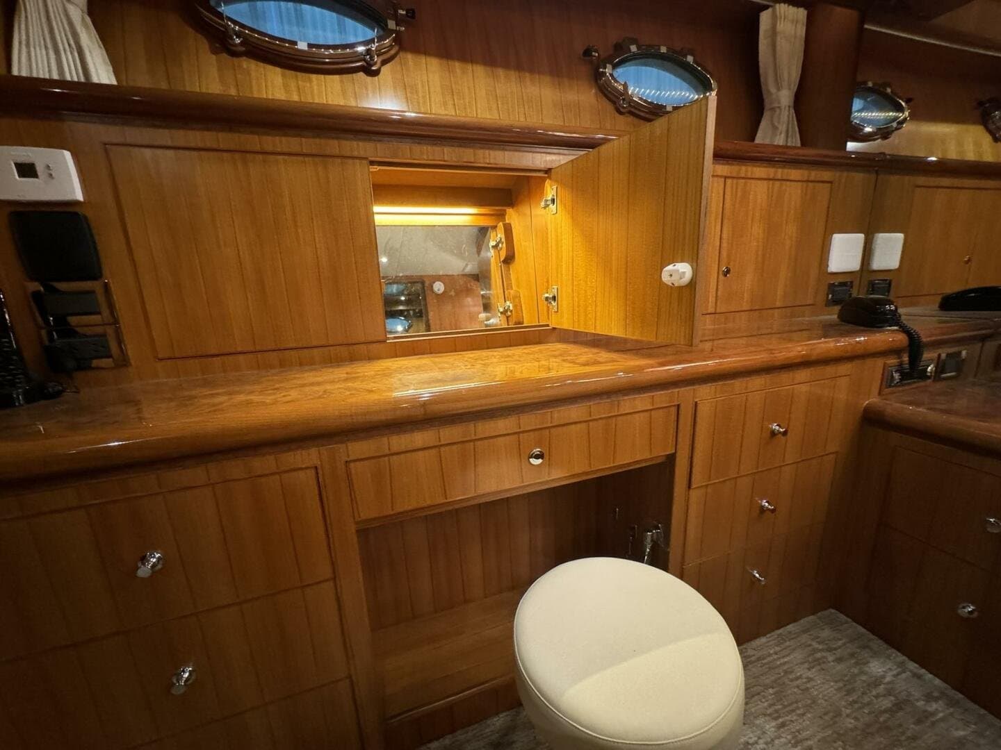 2004 Ocean Alexander 610 Pilothouse