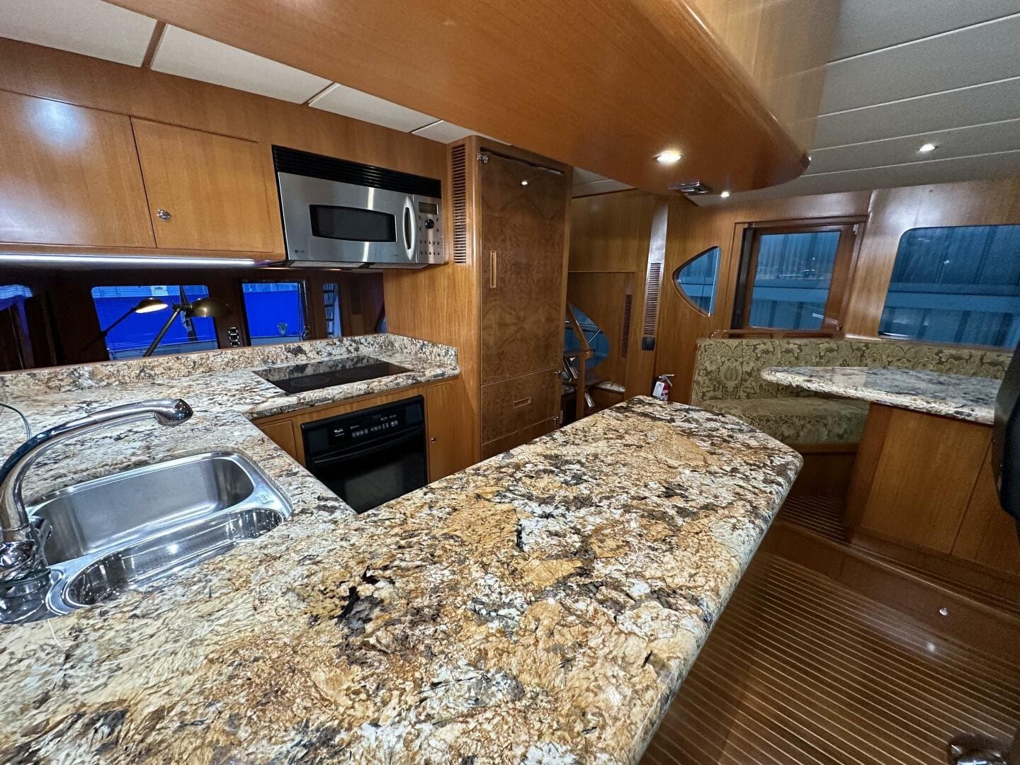 2004 Ocean Alexander 610 Pilothouse