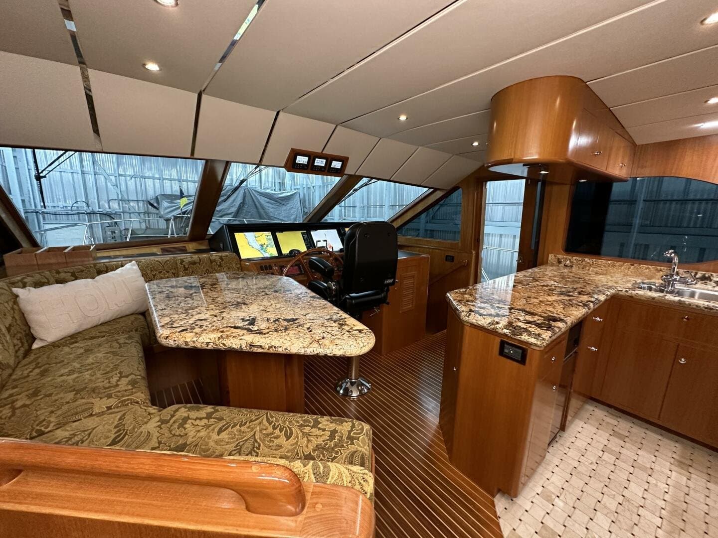2004 Ocean Alexander 610 Pilothouse
