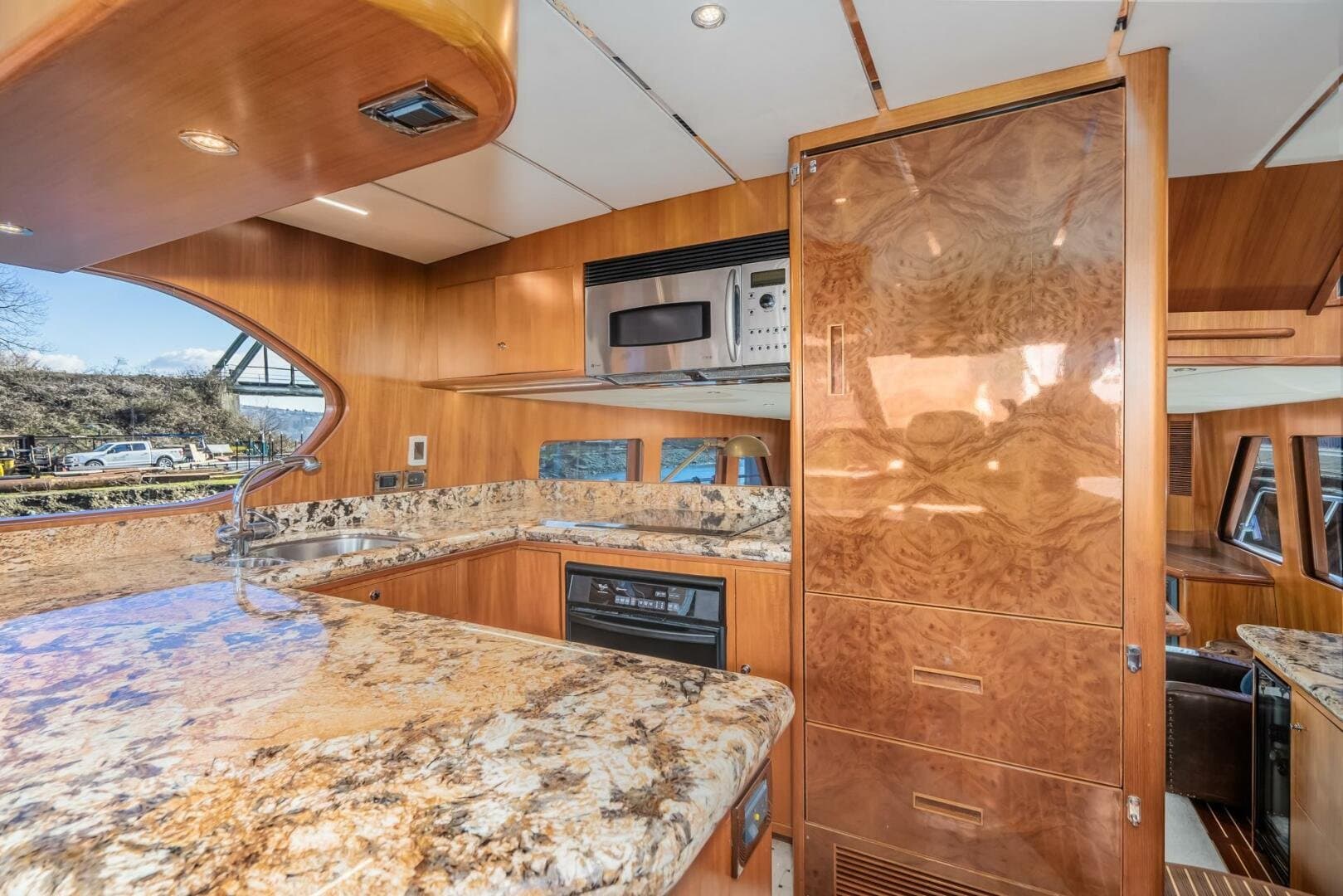 2004 Ocean Alexander 610 Pilothouse