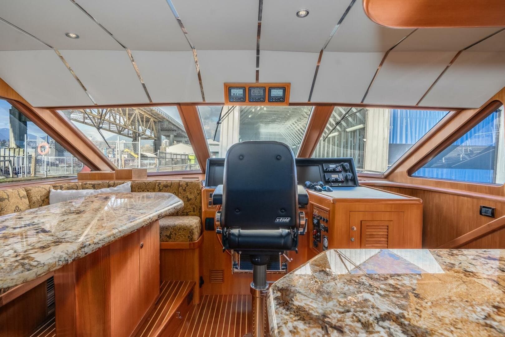 2004 Ocean Alexander 610 Pilothouse