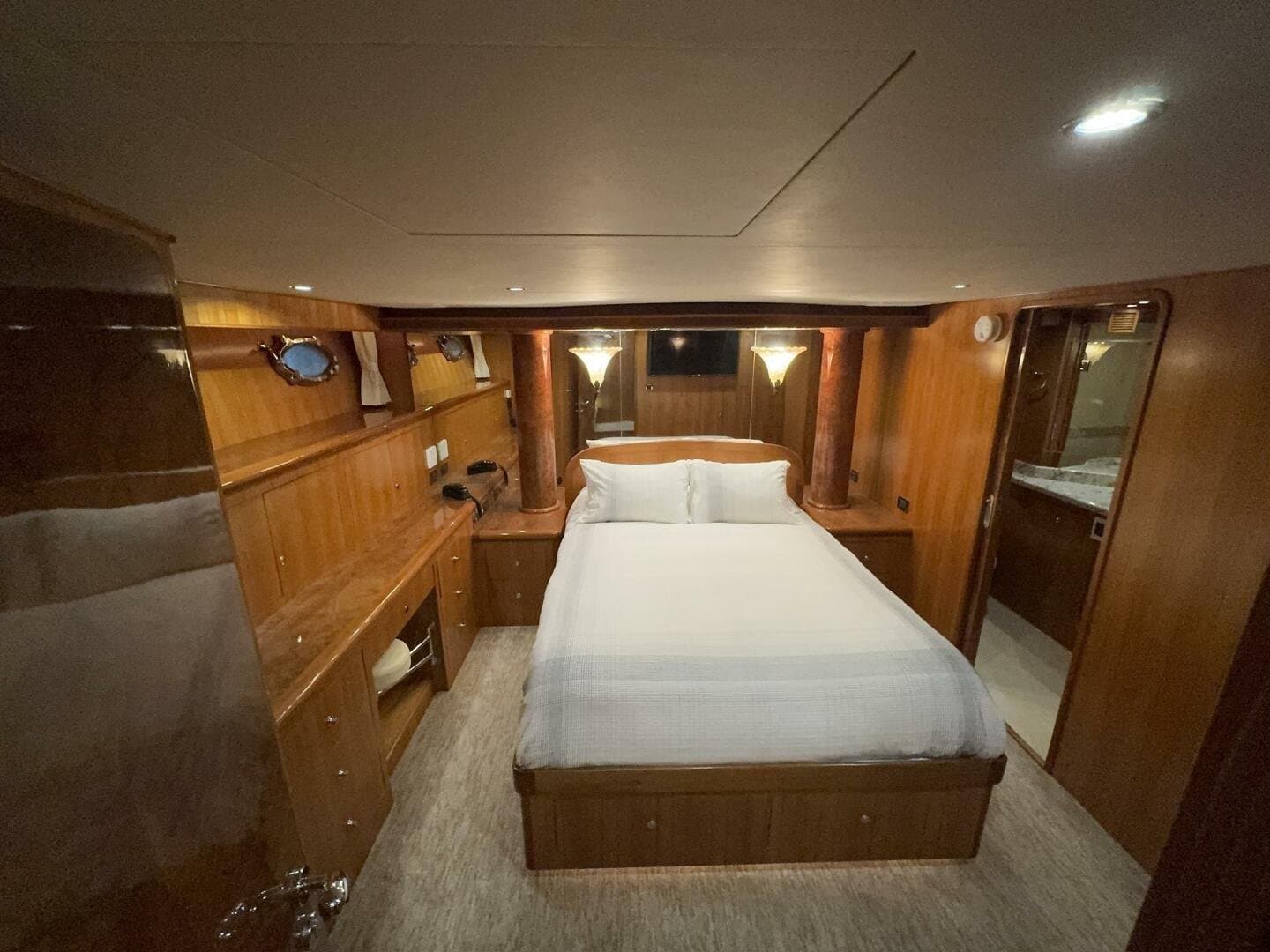 2004 Ocean Alexander 610 Pilothouse