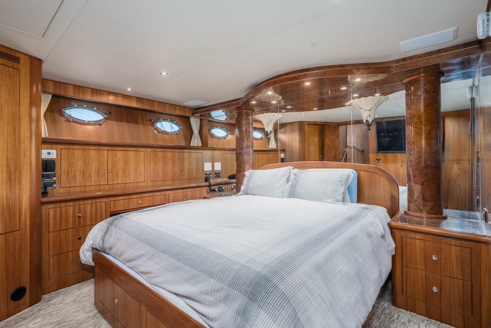 2004 Ocean Alexander 610 Pilothouse