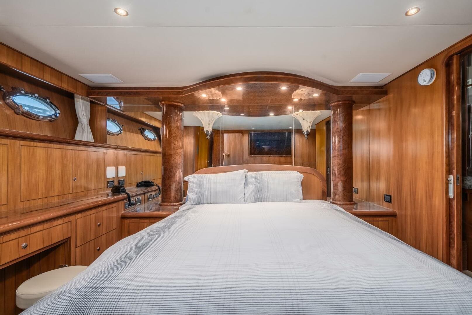 2004 Ocean Alexander 610 Pilothouse