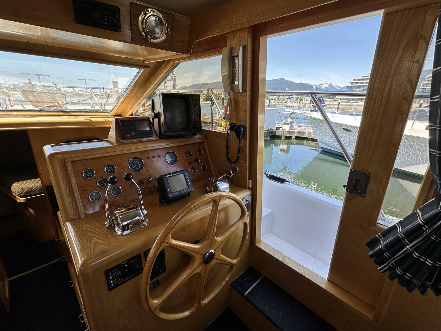 1990 Ocean Alexander 440 Sundeck