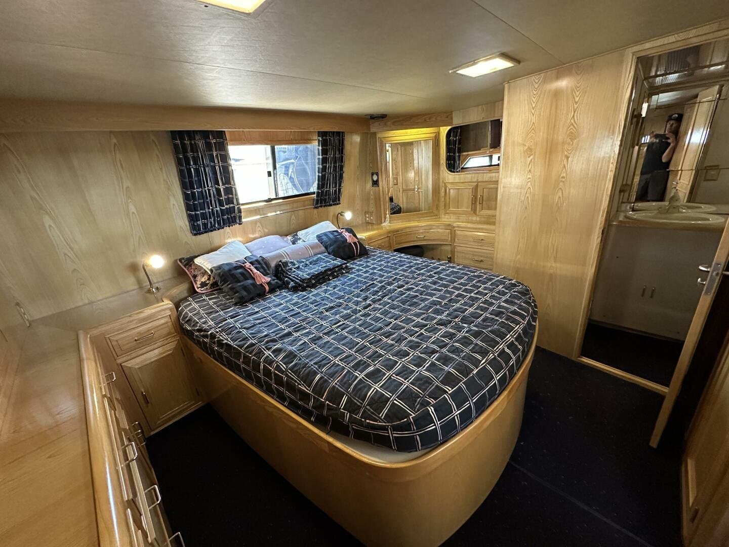 1990 Ocean Alexander 440 Sundeck