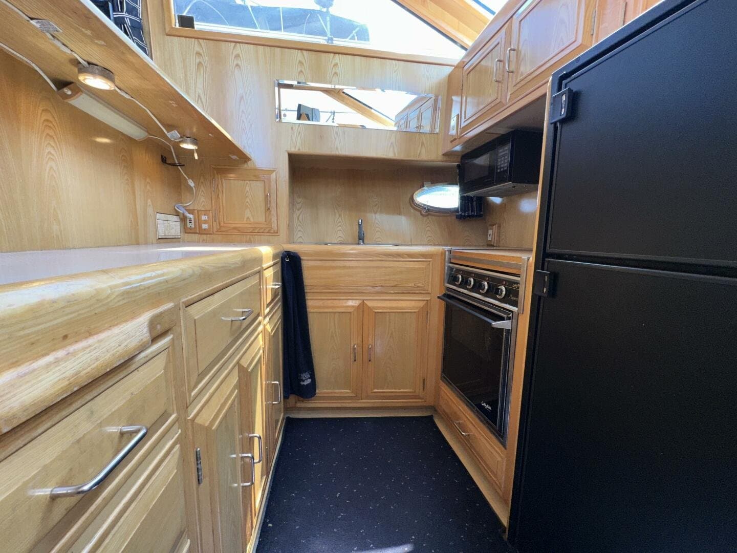 1990 Ocean Alexander 440 Sundeck