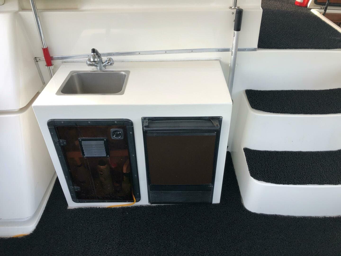 1995 Queenship Aft Cabin