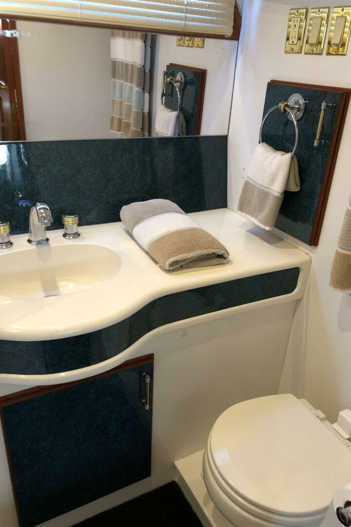 1995 Queenship Aft Cabin