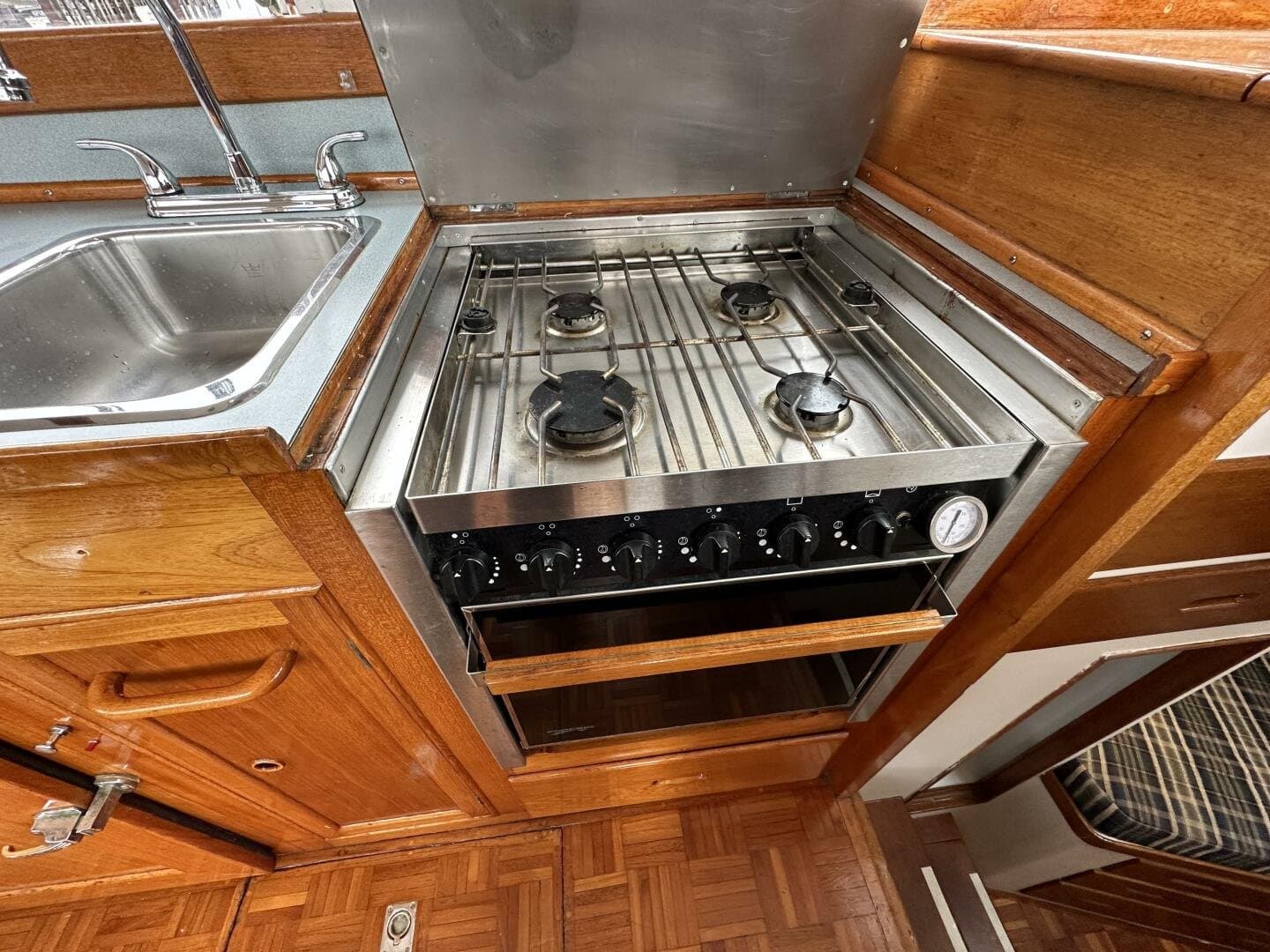 1974 Grand Banks null