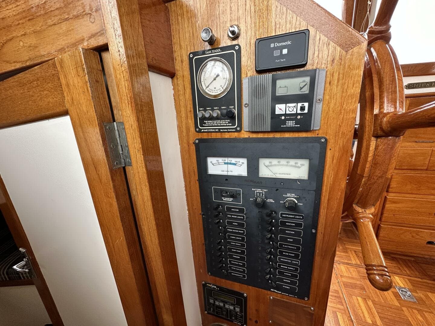 1974 Grand Banks null