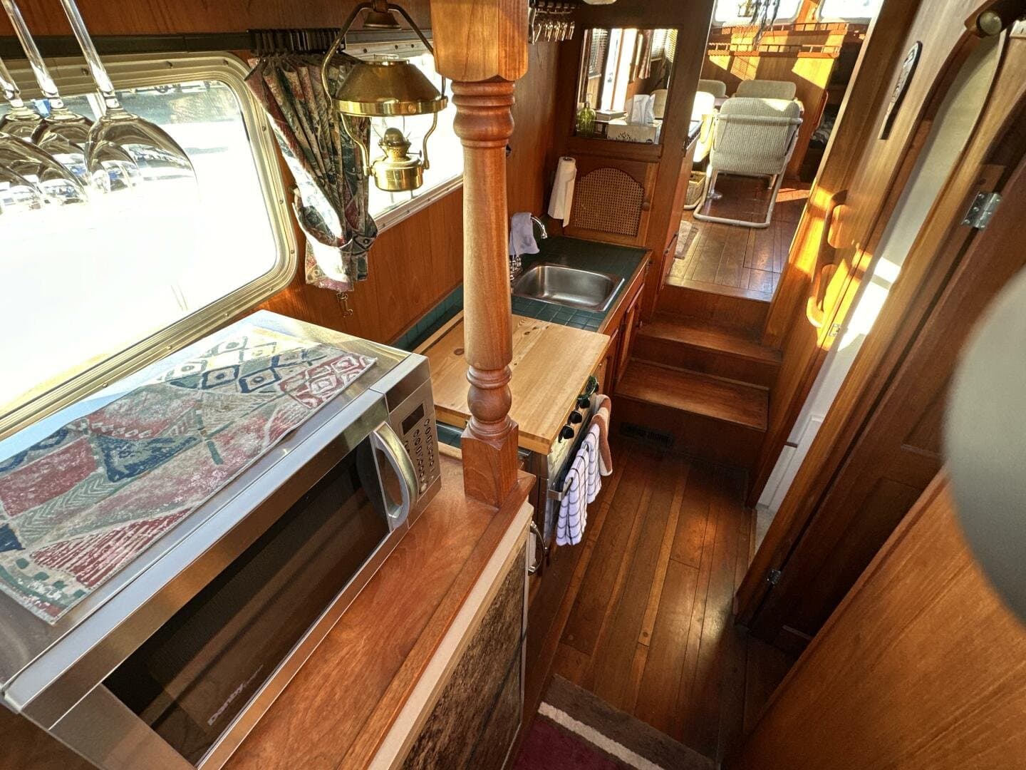1982 Gulf Commander Aft Cabin