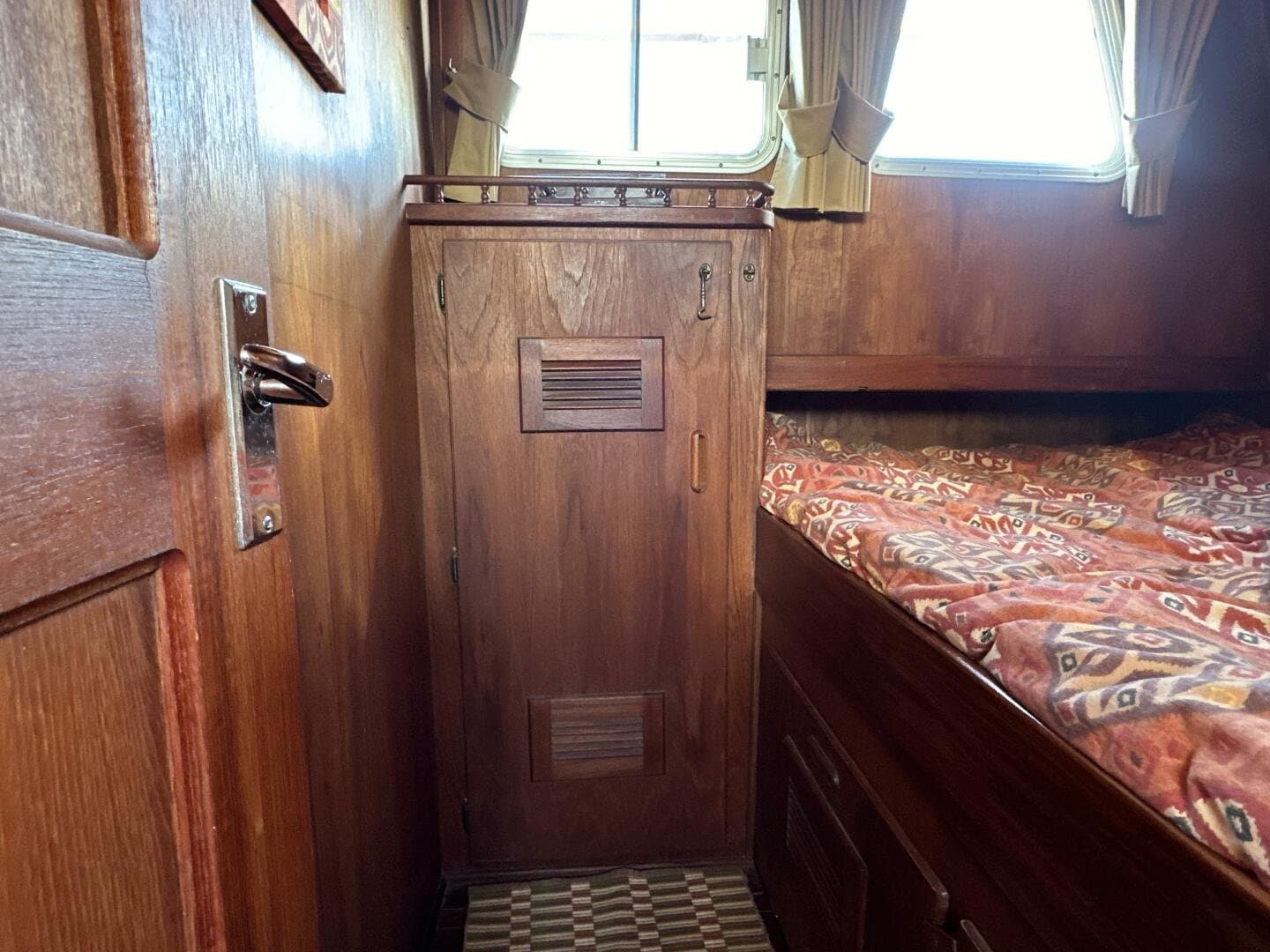 1982 Gulf Commander Aft Cabin