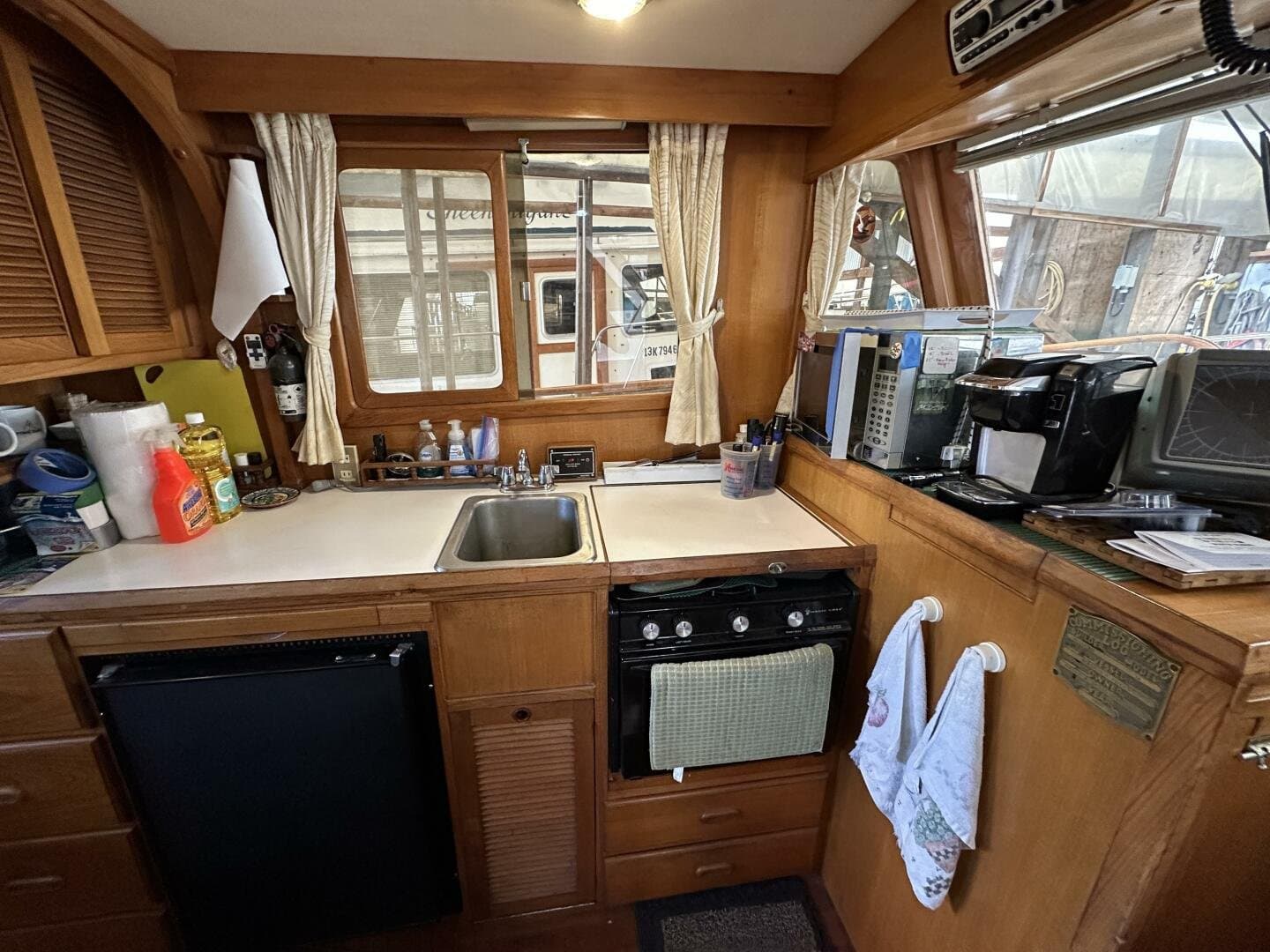 1987 Trawler 34 Tri Cabin