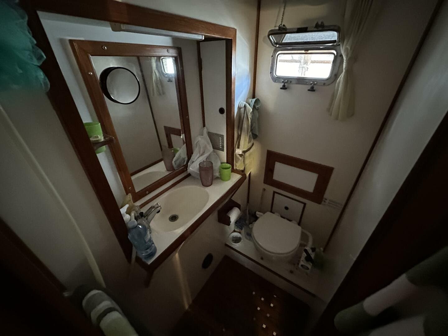 1987 Trawler 34 Tri Cabin