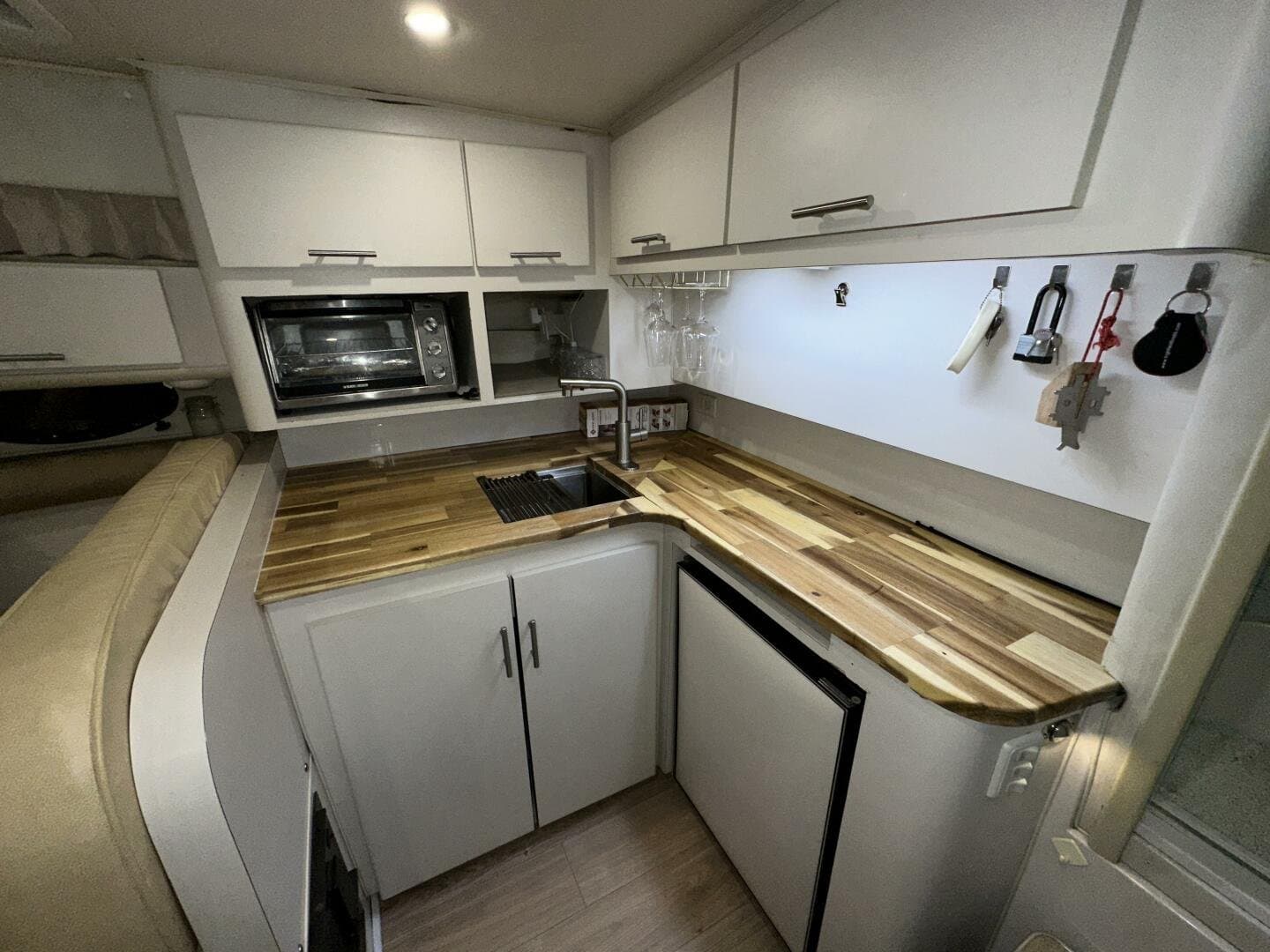 1990 Wellcraft 3300 St. Tropez