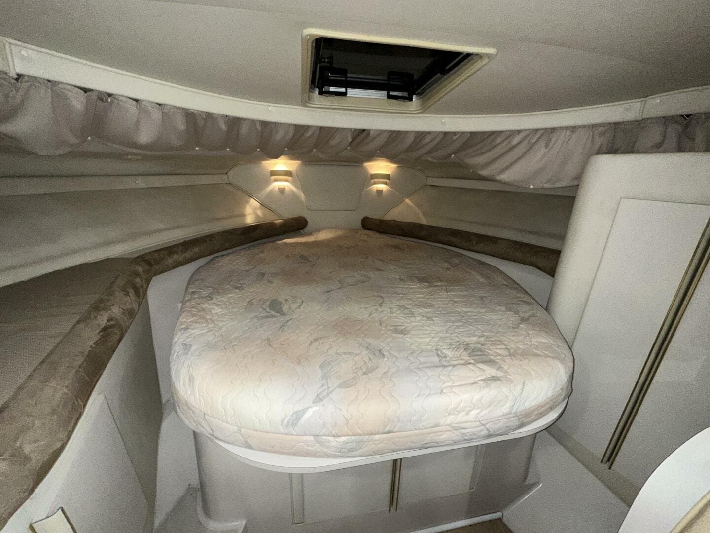 1990 Wellcraft 3300 St. Tropez