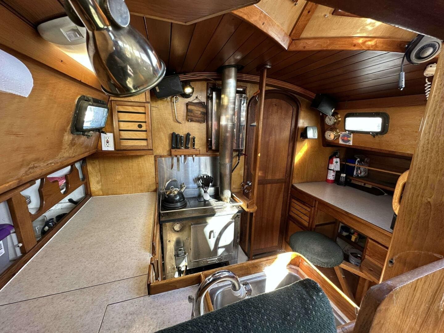 1979 Truant Offshore Pilothouse