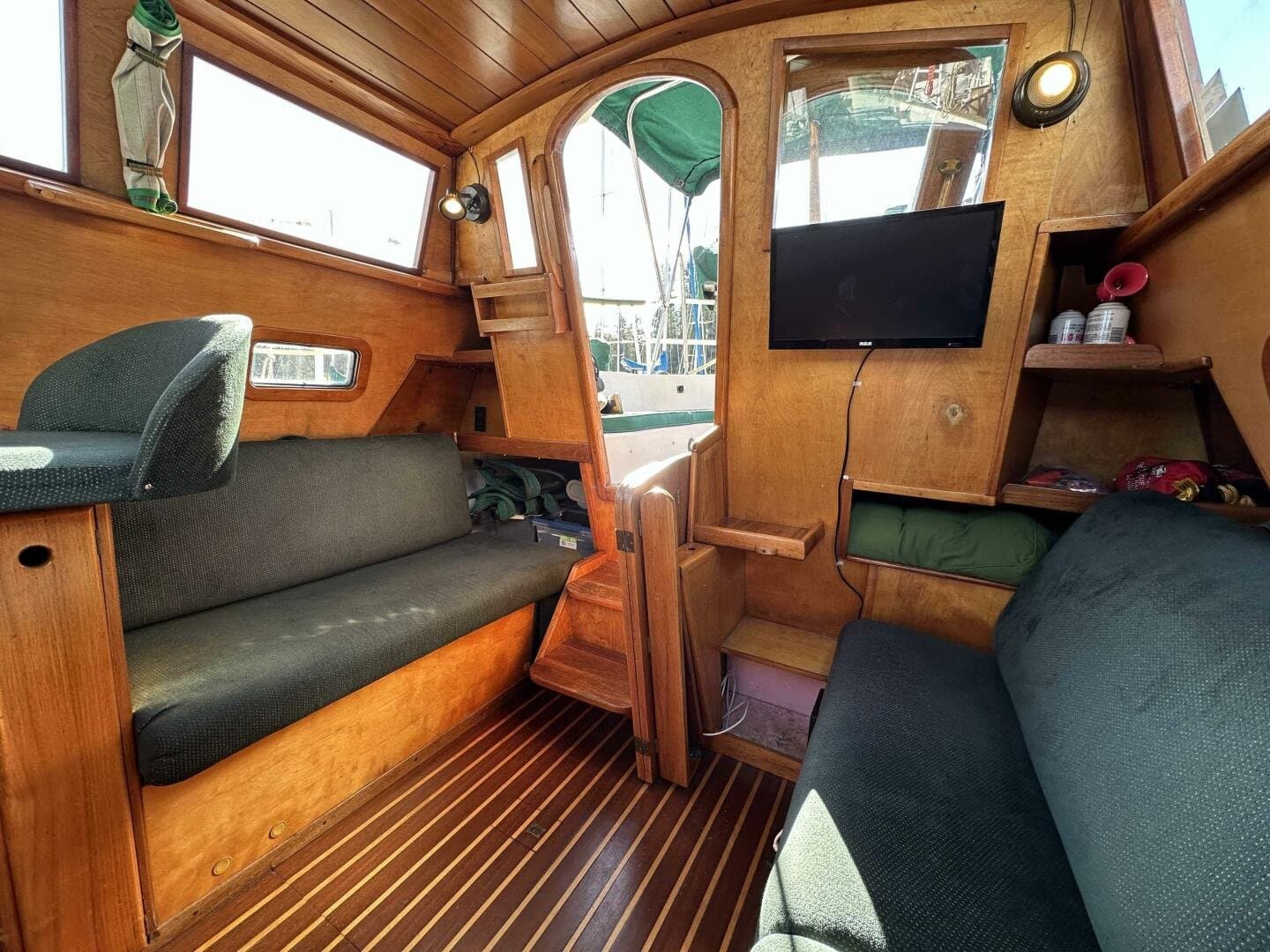 1979 Truant Offshore Pilothouse