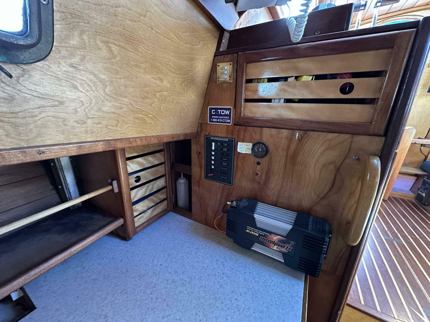 1979 Truant Offshore Pilothouse