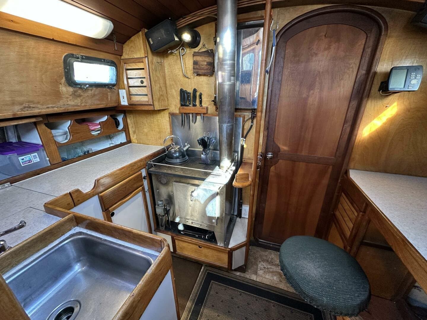 1979 Truant Offshore Pilothouse