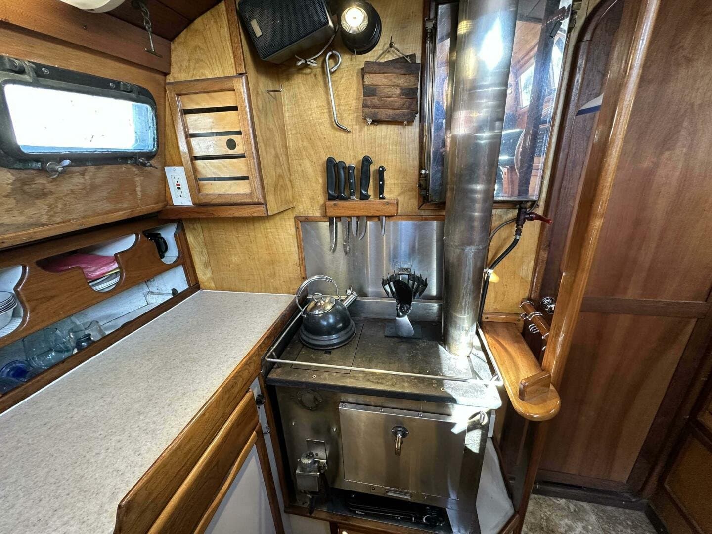 1979 Truant Offshore Pilothouse