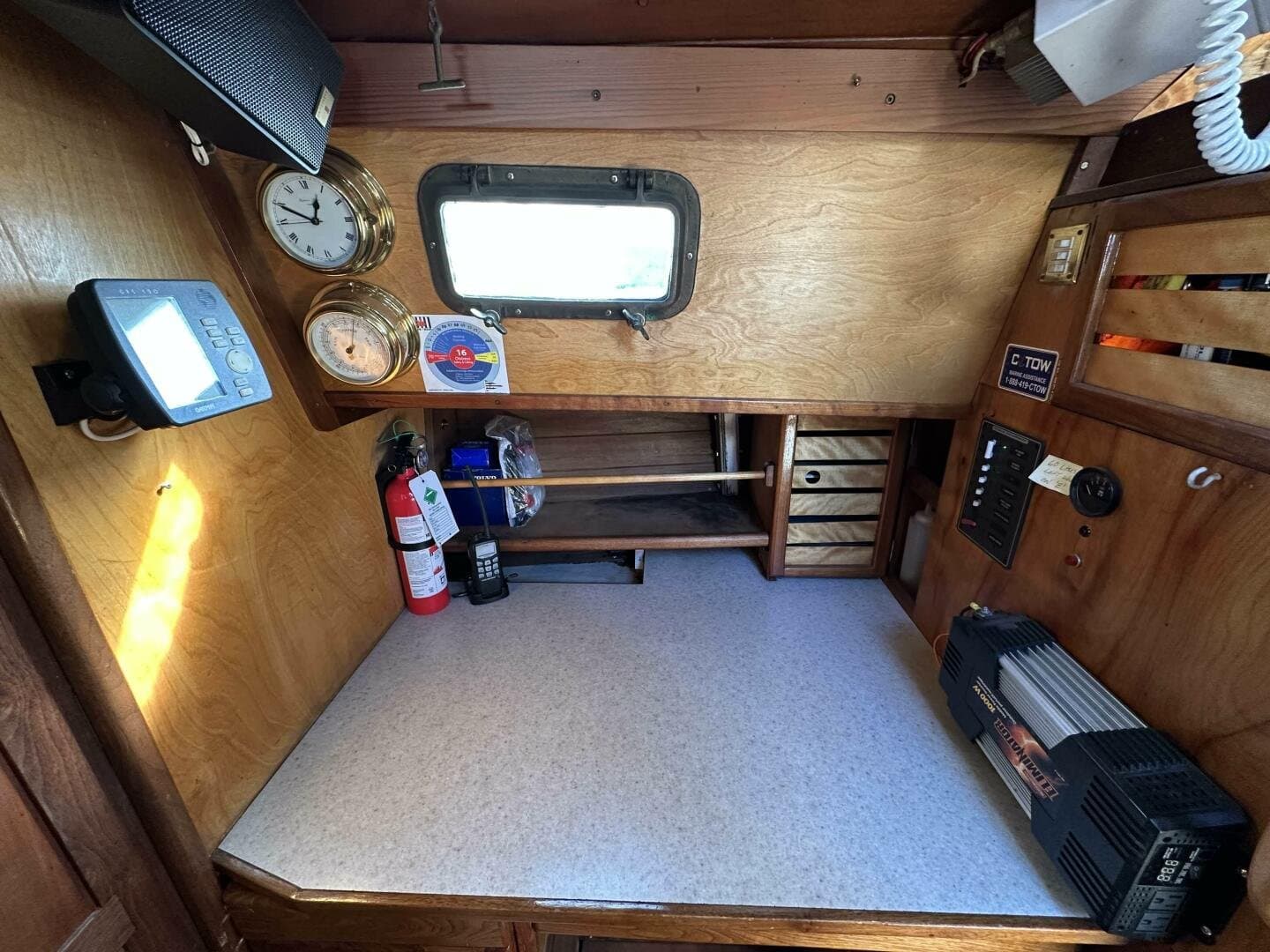 1979 Truant Offshore Pilothouse