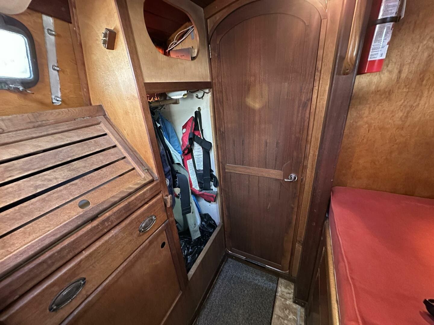 1979 Truant Offshore Pilothouse