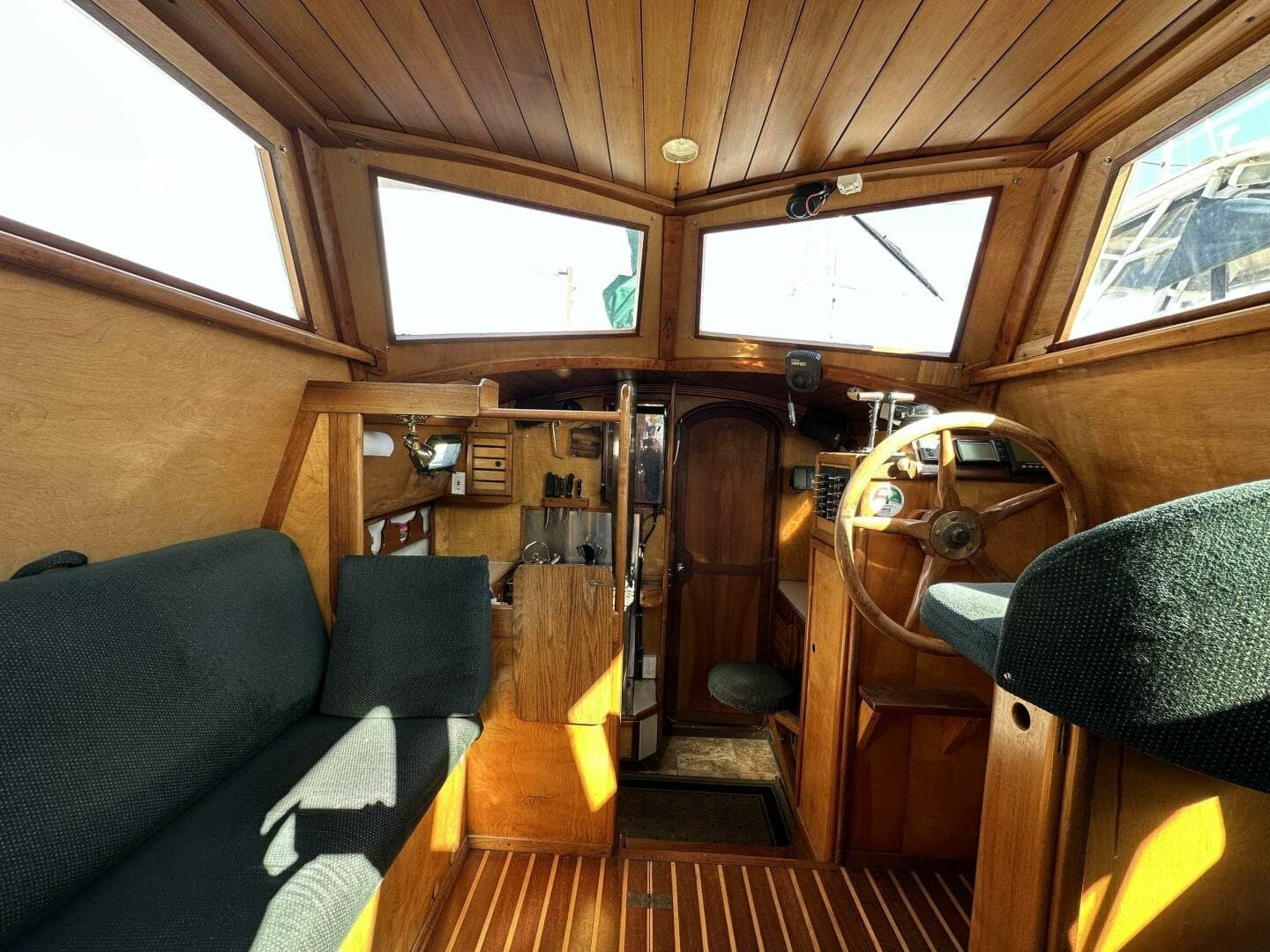 1979 Truant Offshore Pilothouse