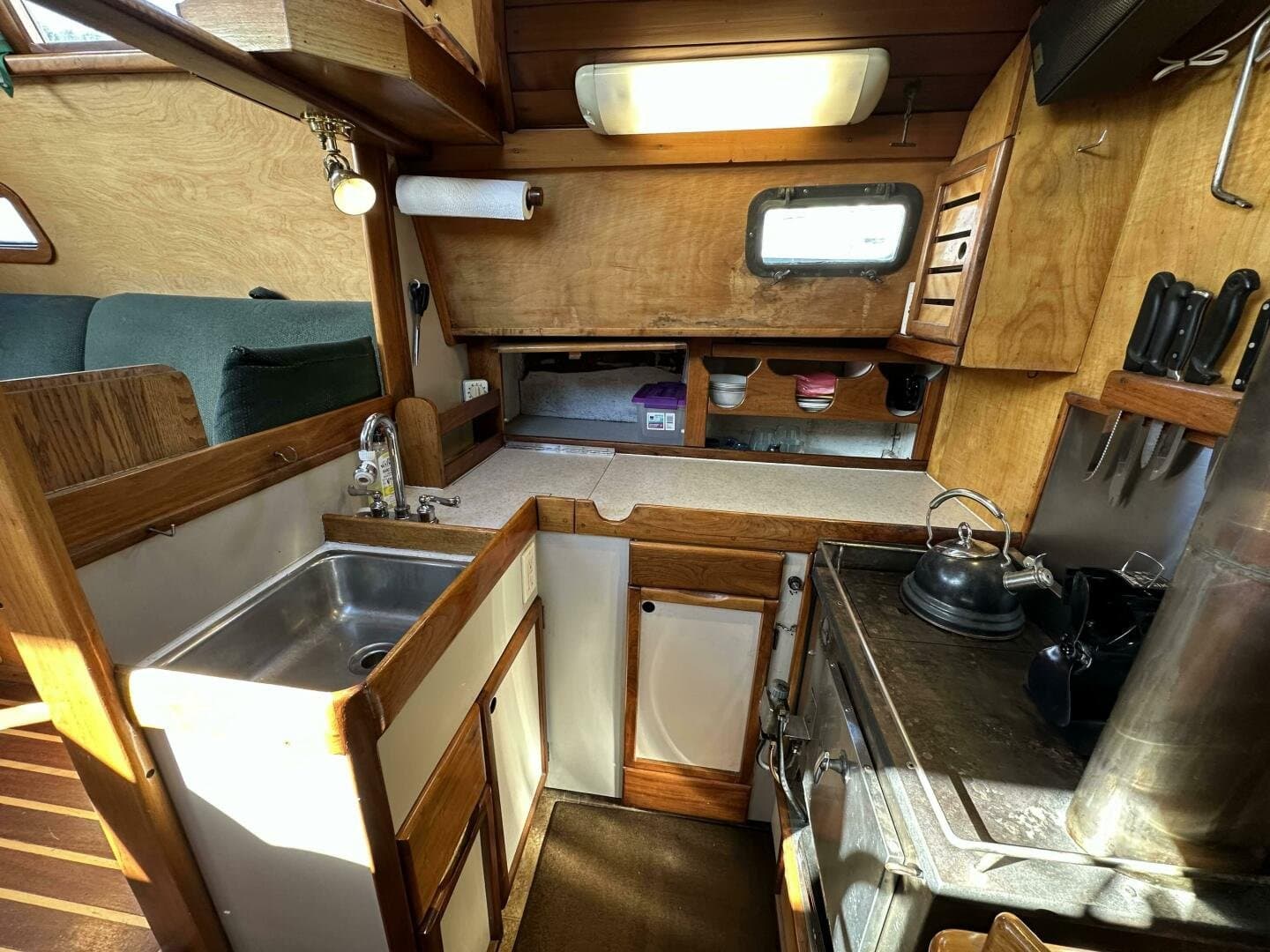 1979 Truant Offshore Pilothouse