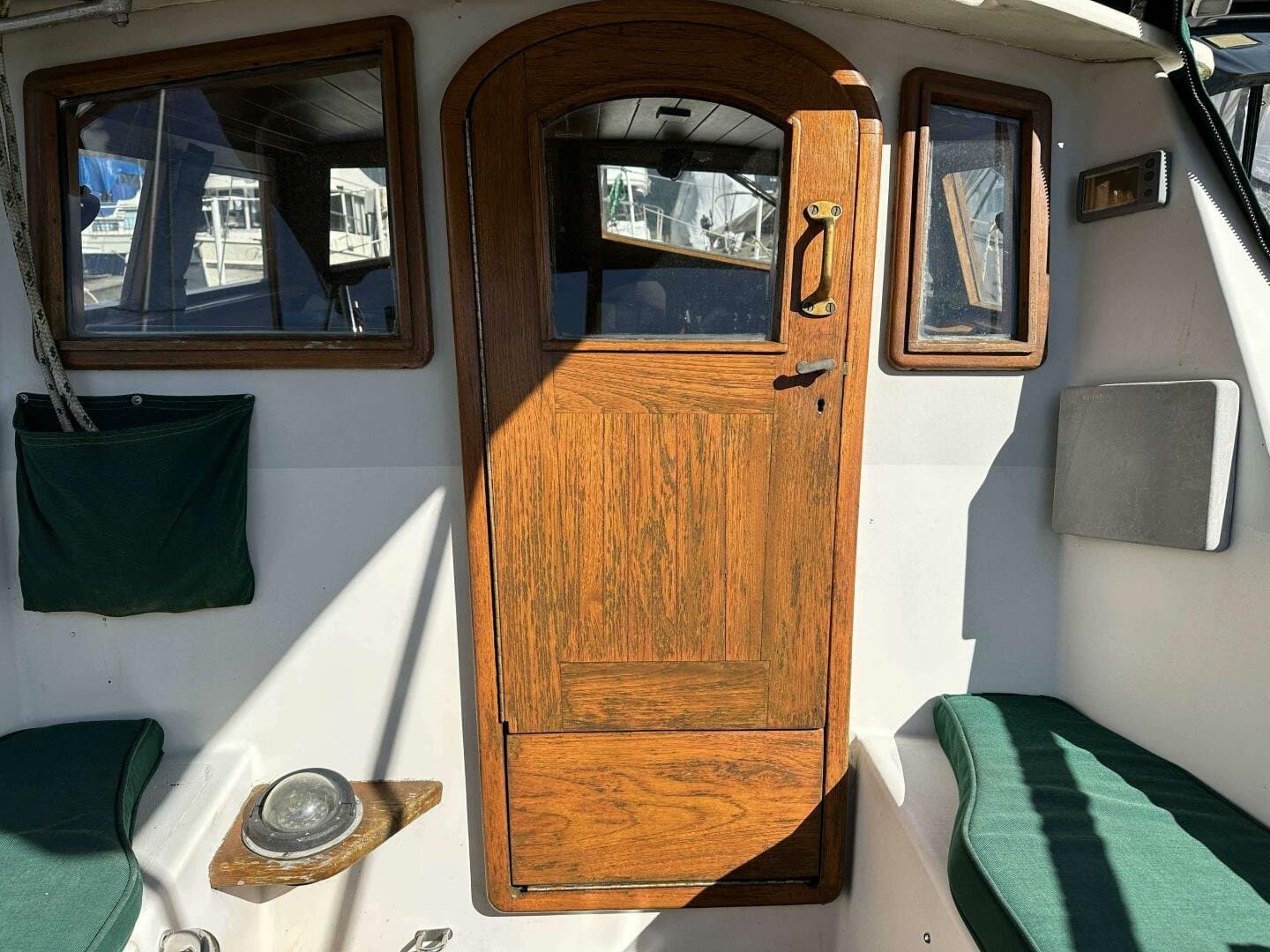 1979 Truant Offshore Pilothouse