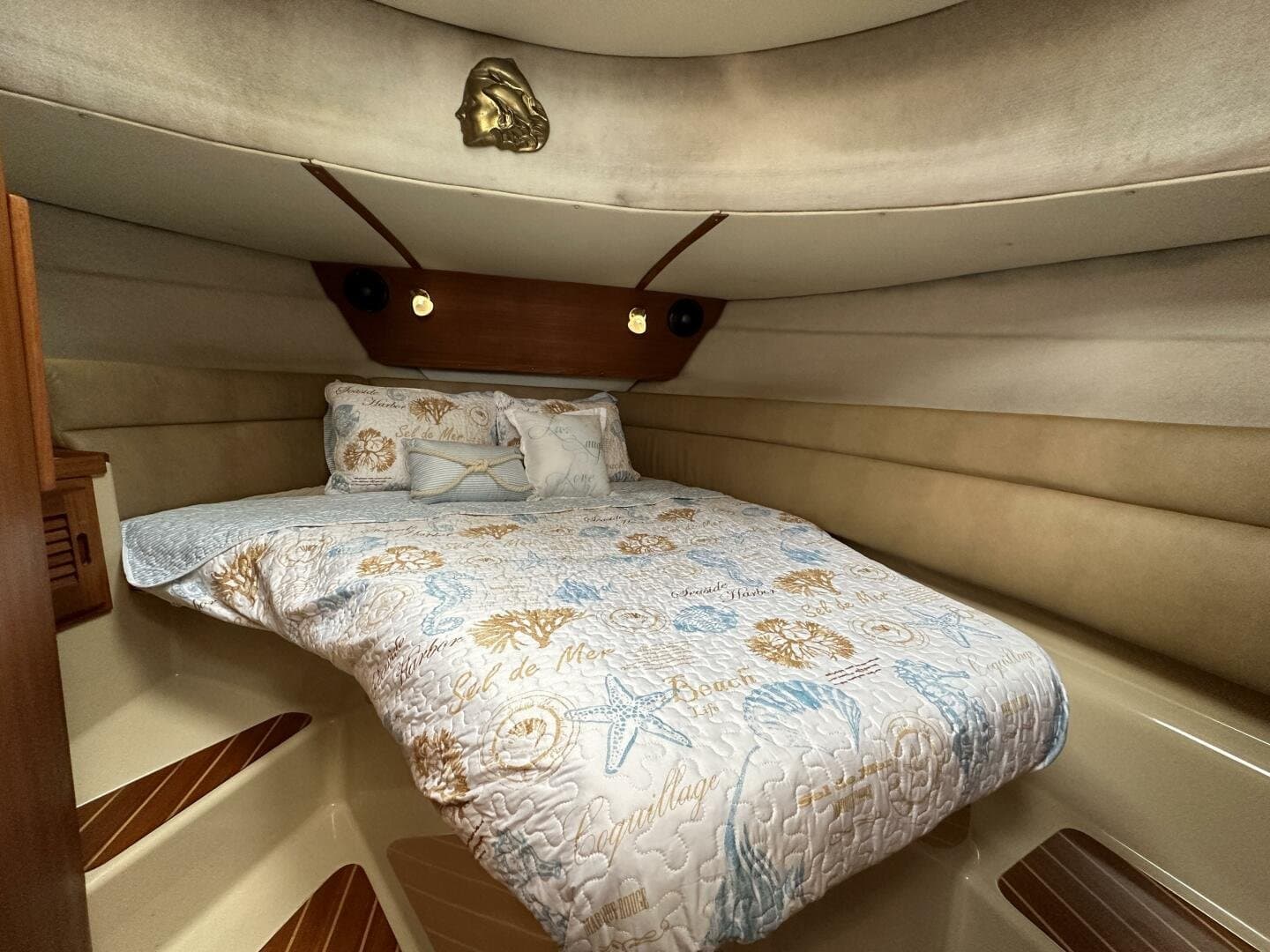 2011 Ranger Tugs null