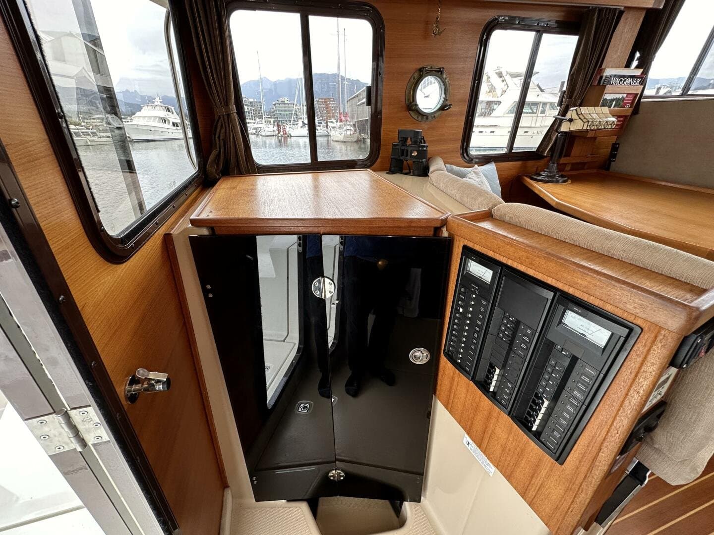 2011 Ranger Tugs null