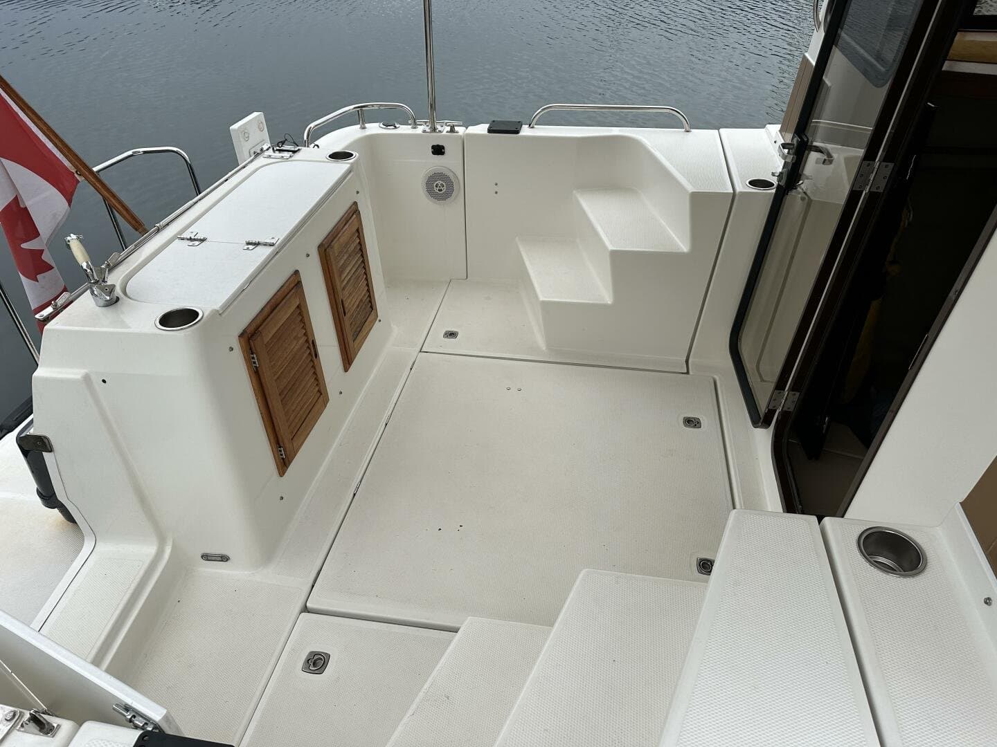 2011 Ranger Tugs null