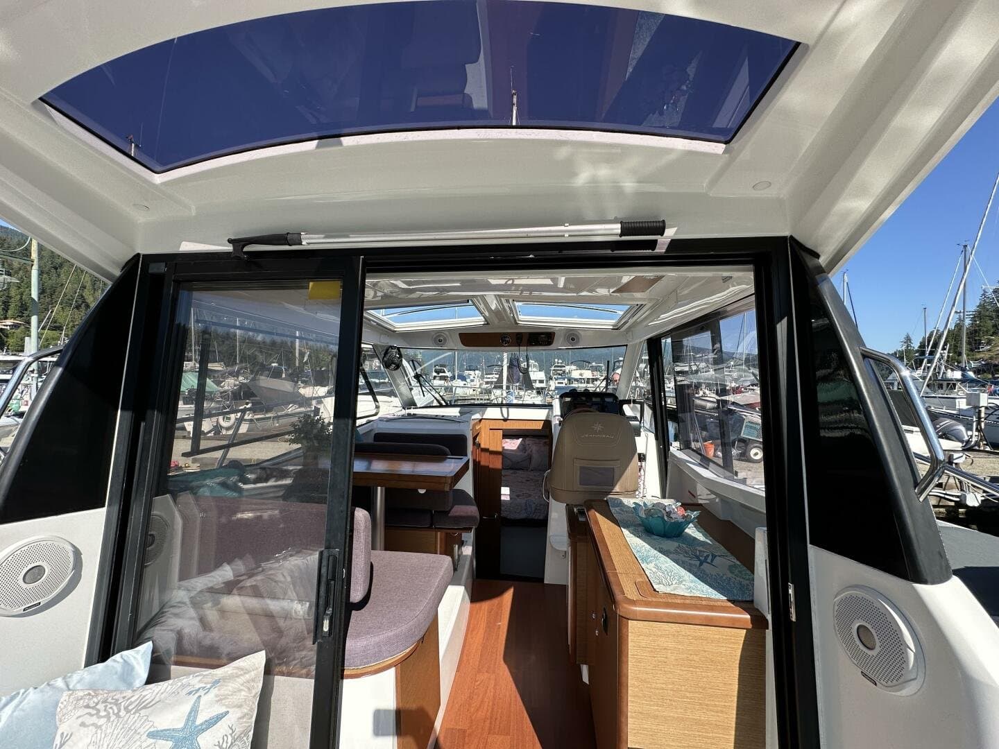 2014 Jeanneau 855 Merry Fisher