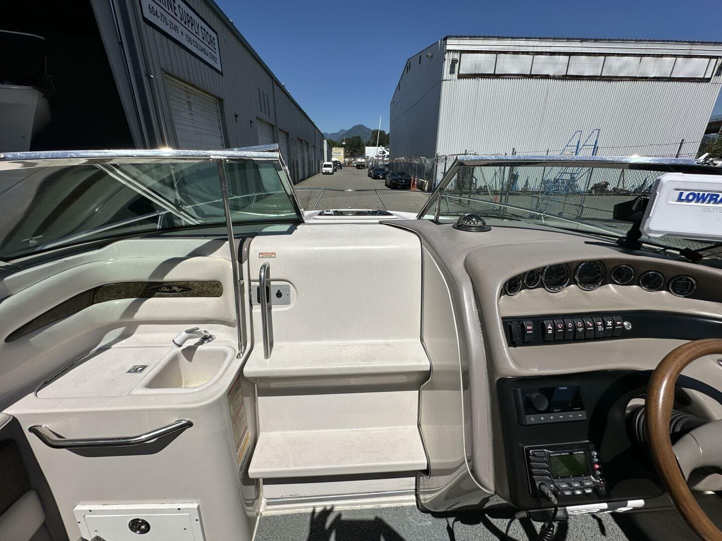 1998 Sea Ray 230 Select