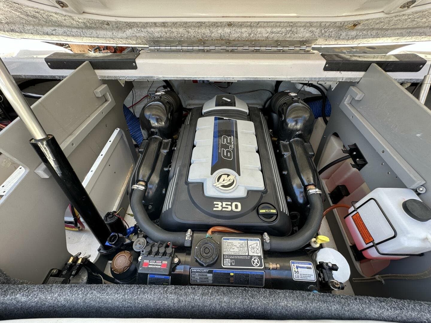 1998 Sea Ray 230 Select