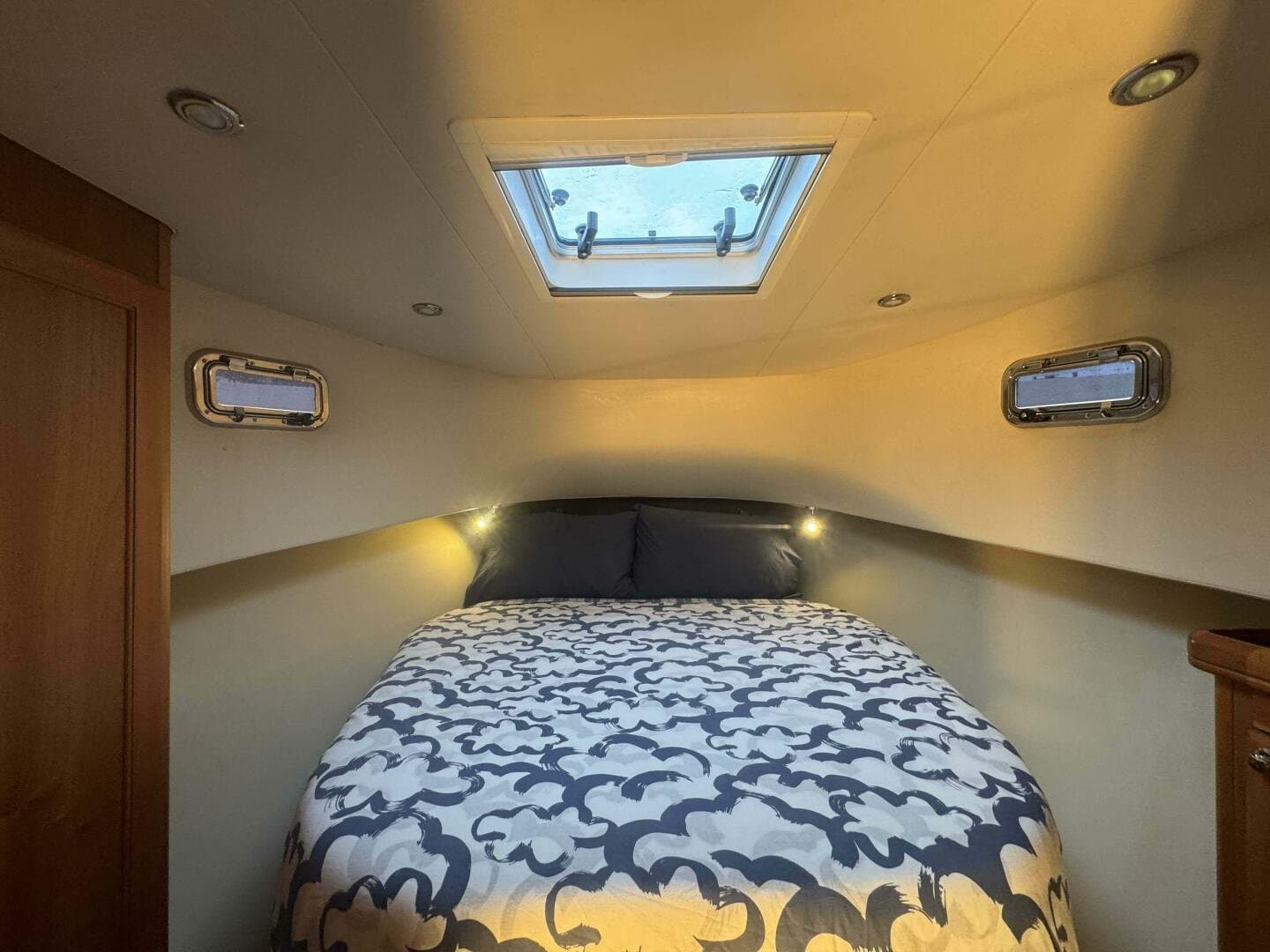 2006 Mainship 34 Trawler