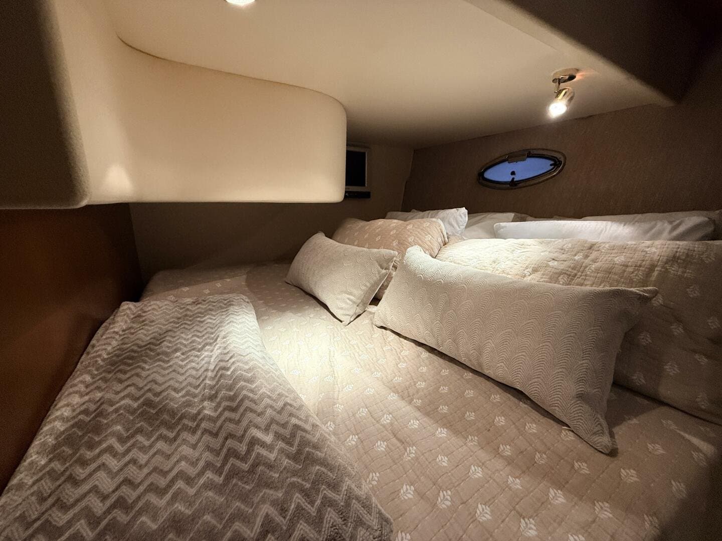 2006 Silverton 38 Sport Bridge