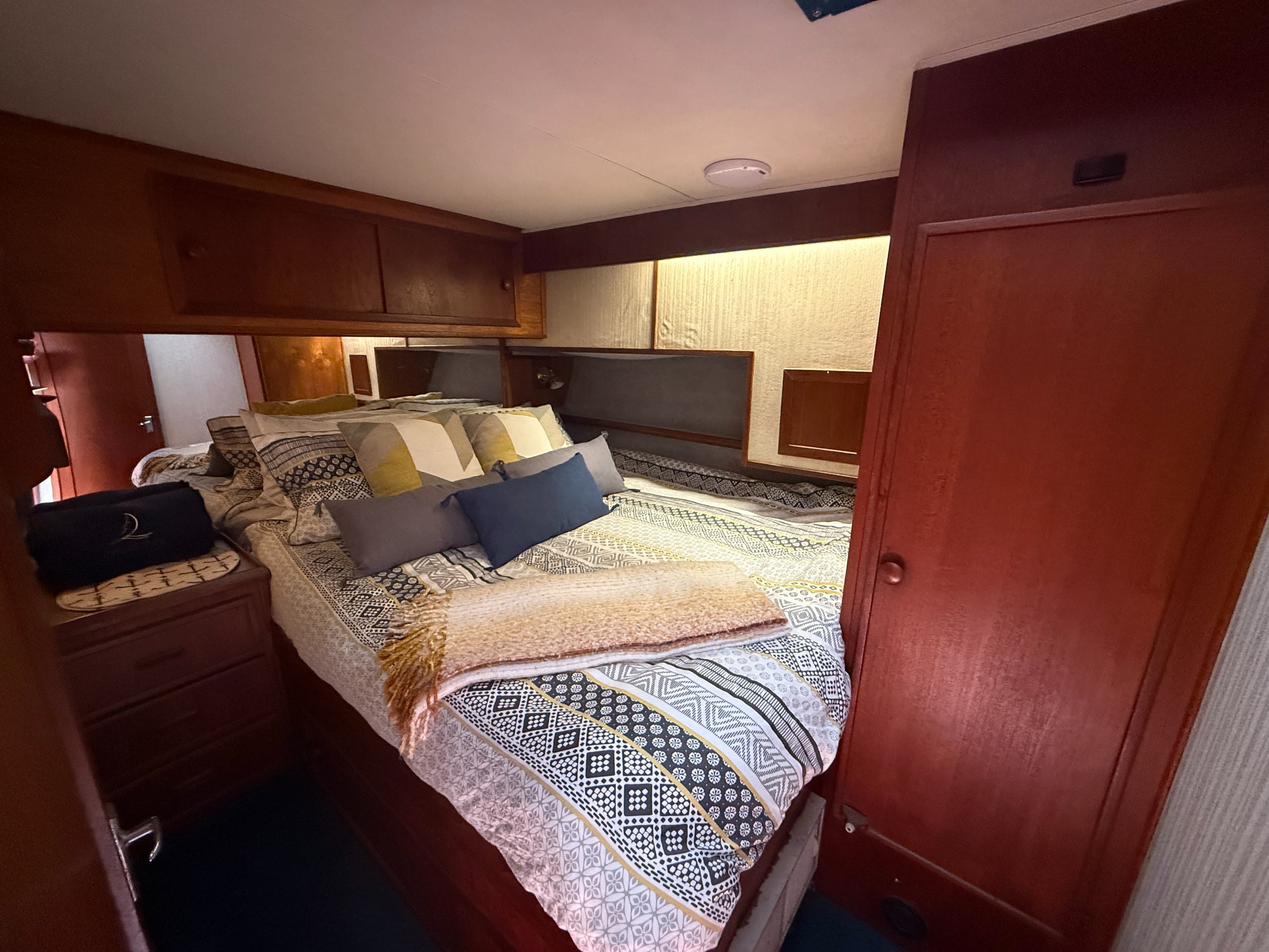 1981 Uniflite 42 Convertible