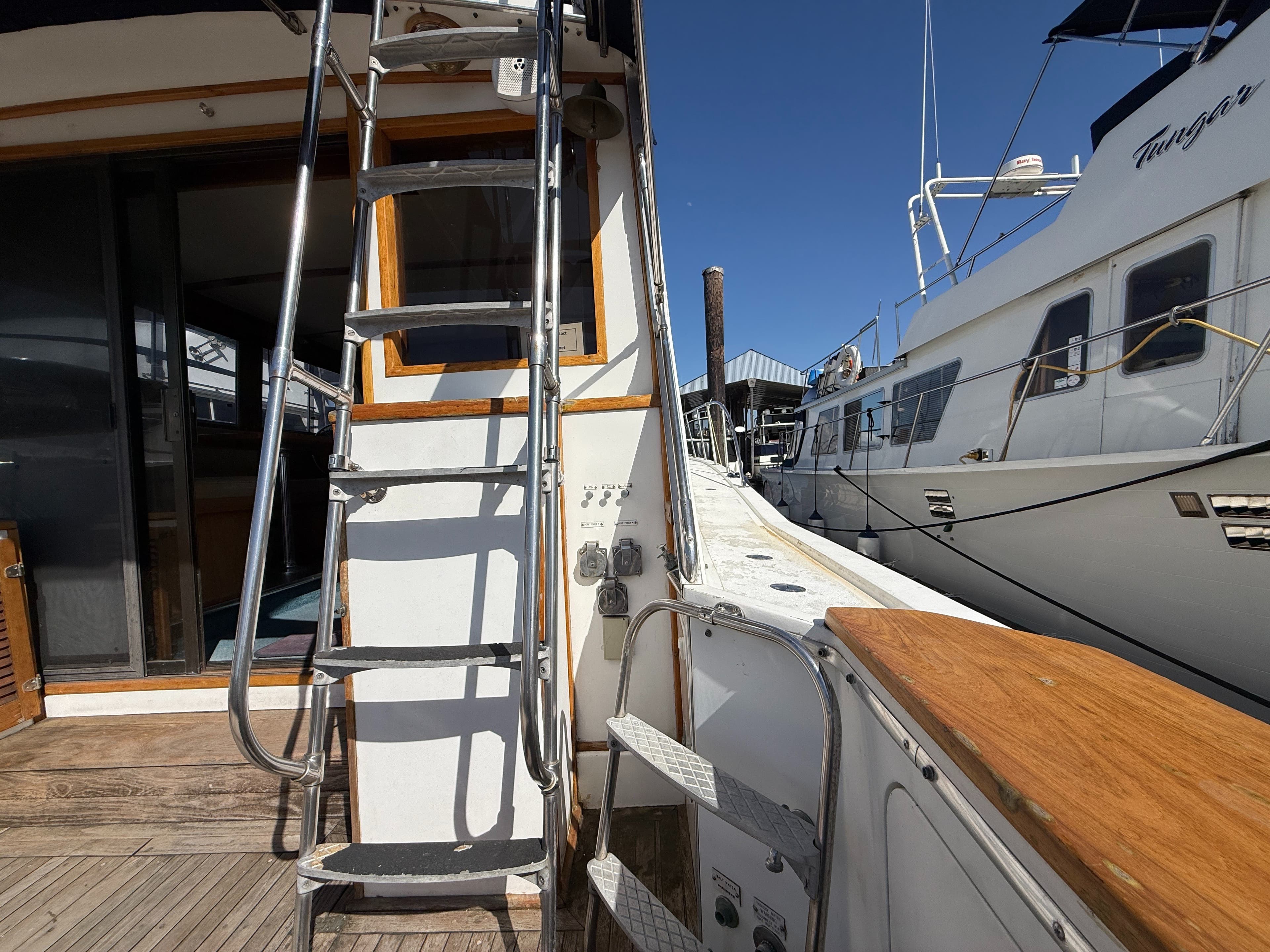 1981 Uniflite 42 Convertible