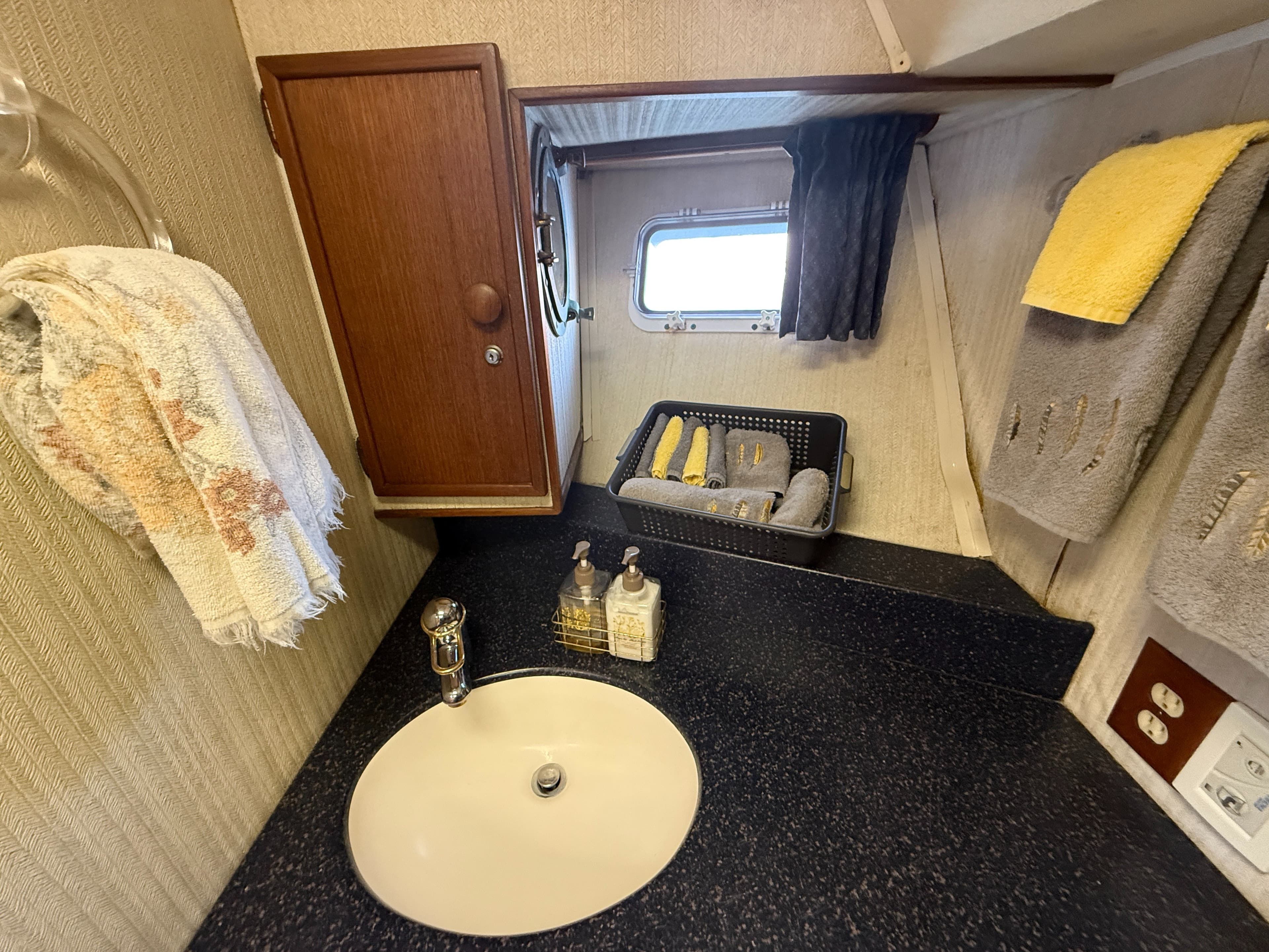 1981 Uniflite 42 Convertible