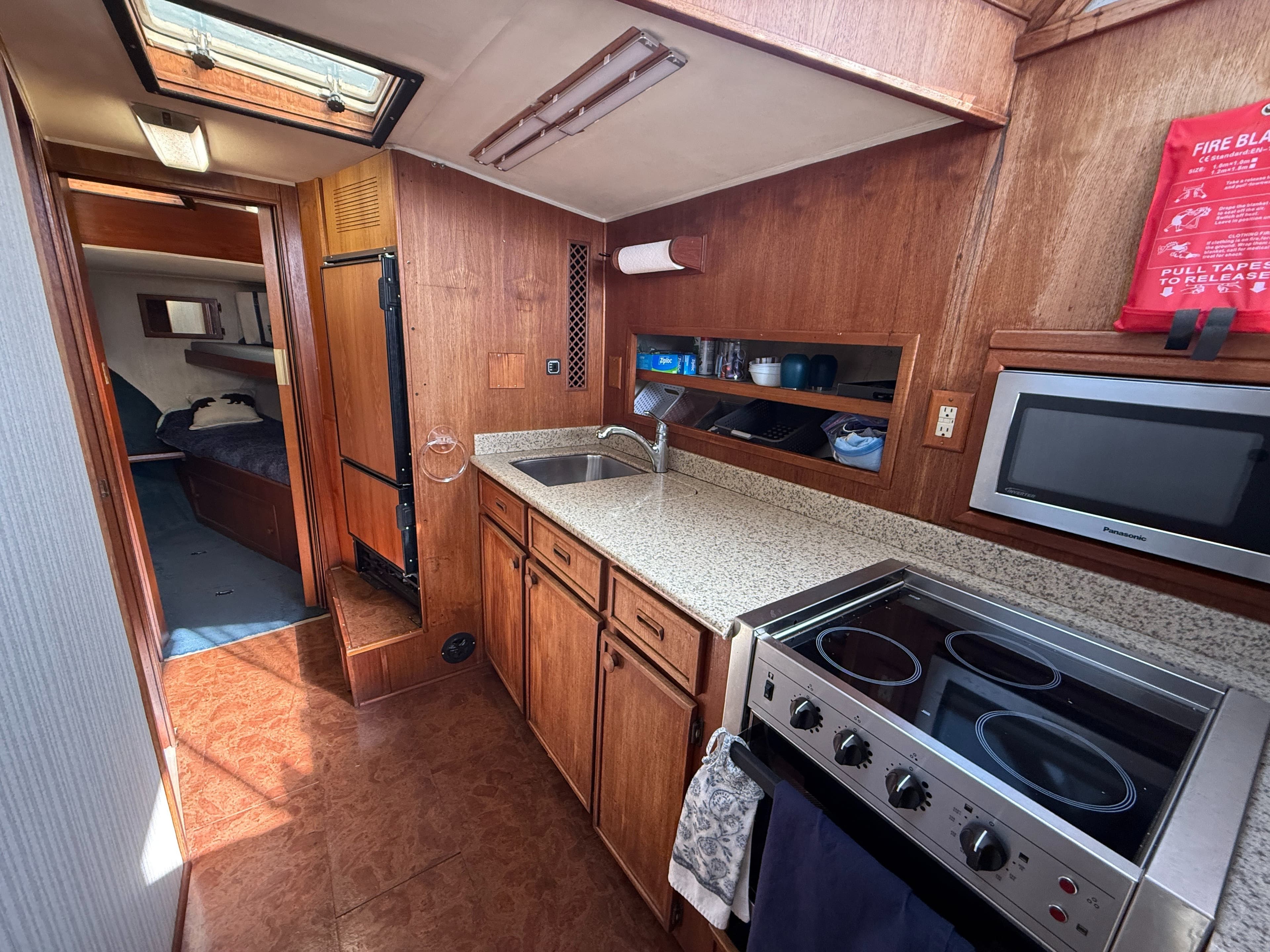 1981 Uniflite 42 Convertible