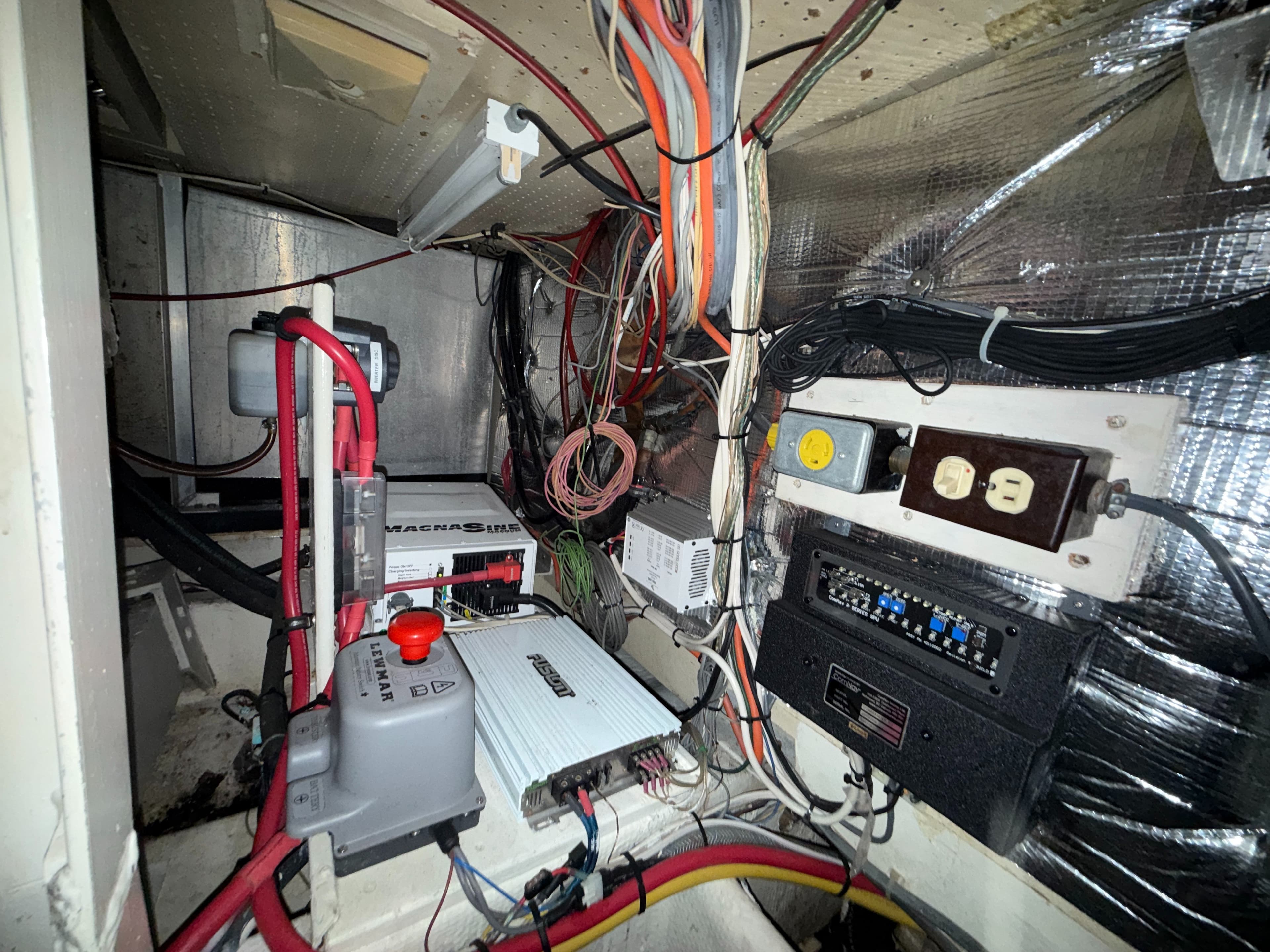 1981 Uniflite 42 Convertible