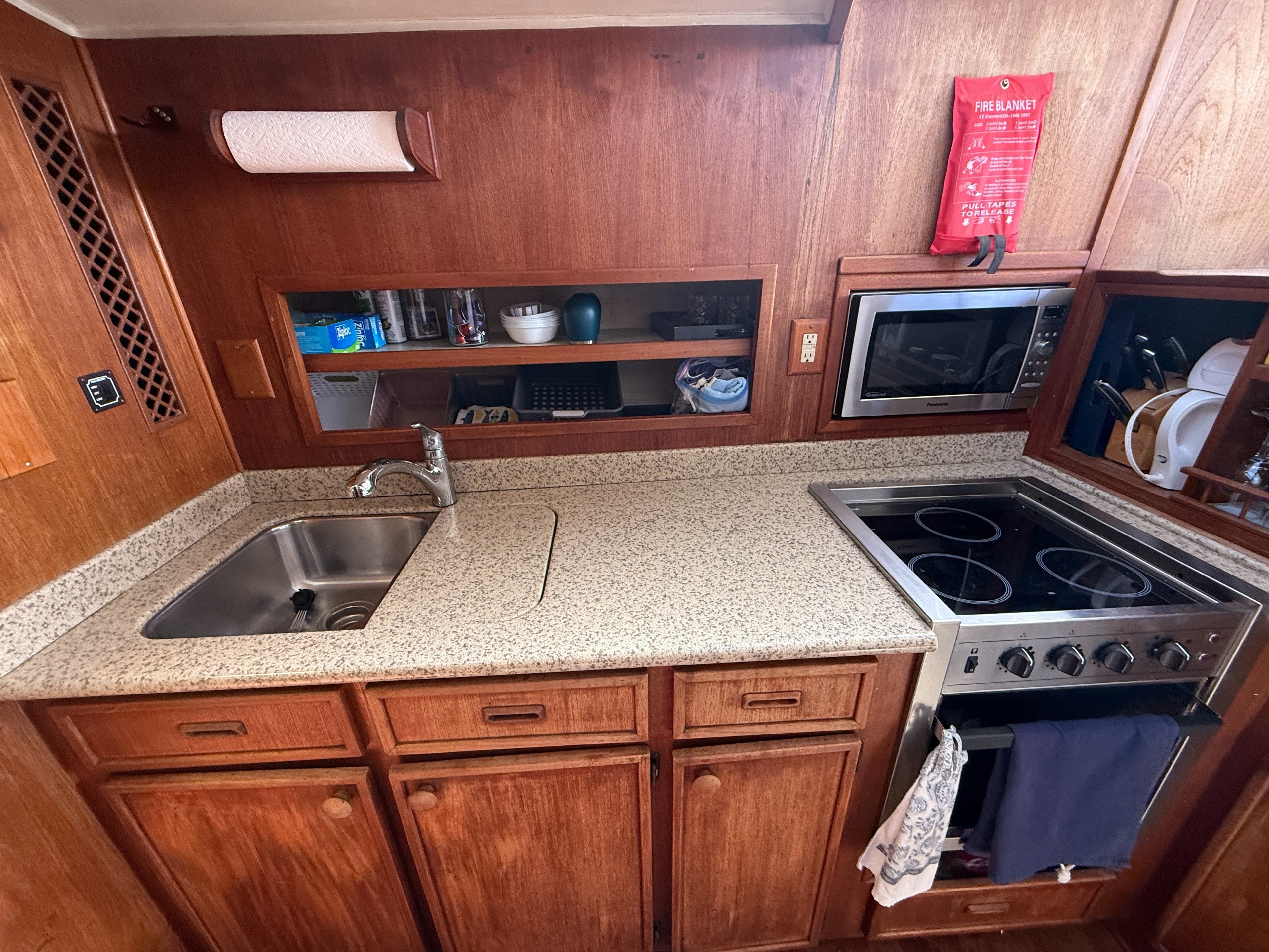 1981 Uniflite 42 Convertible