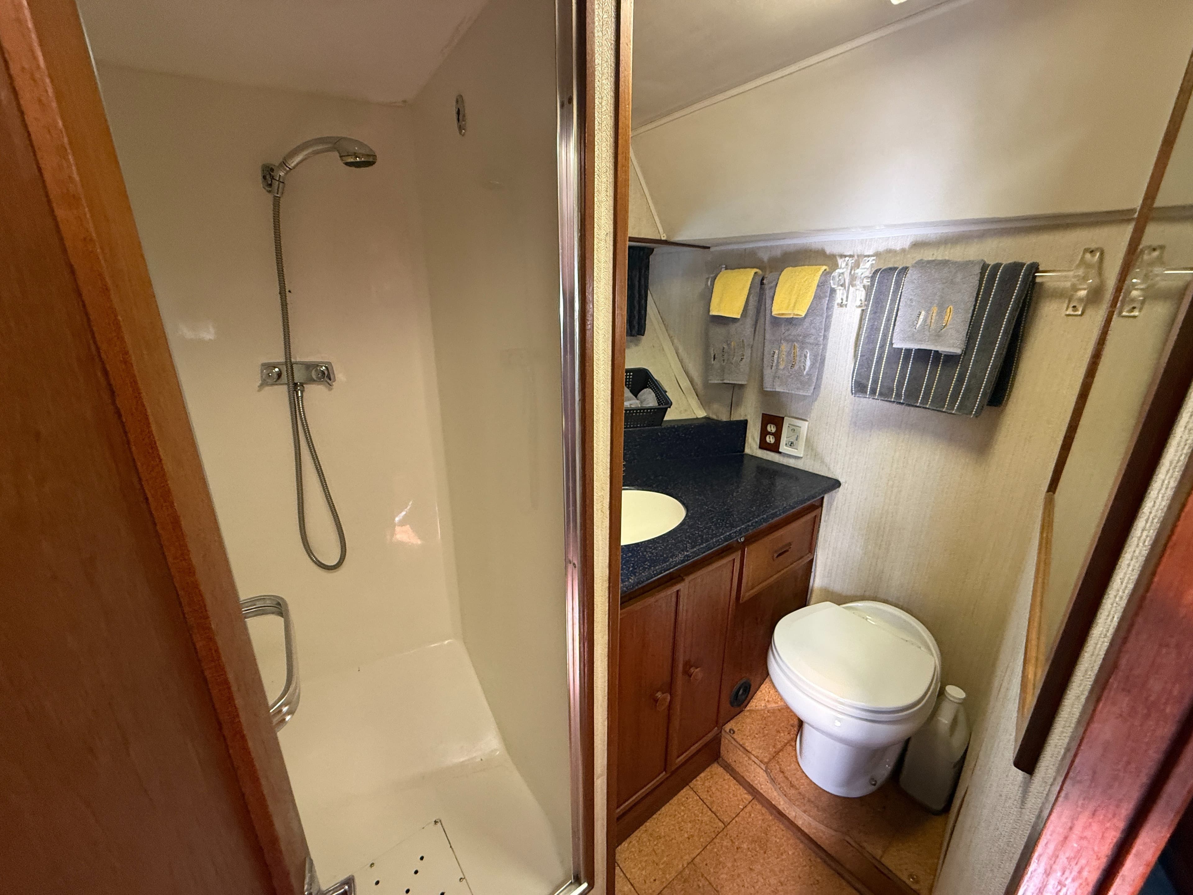 1981 Uniflite 42 Convertible