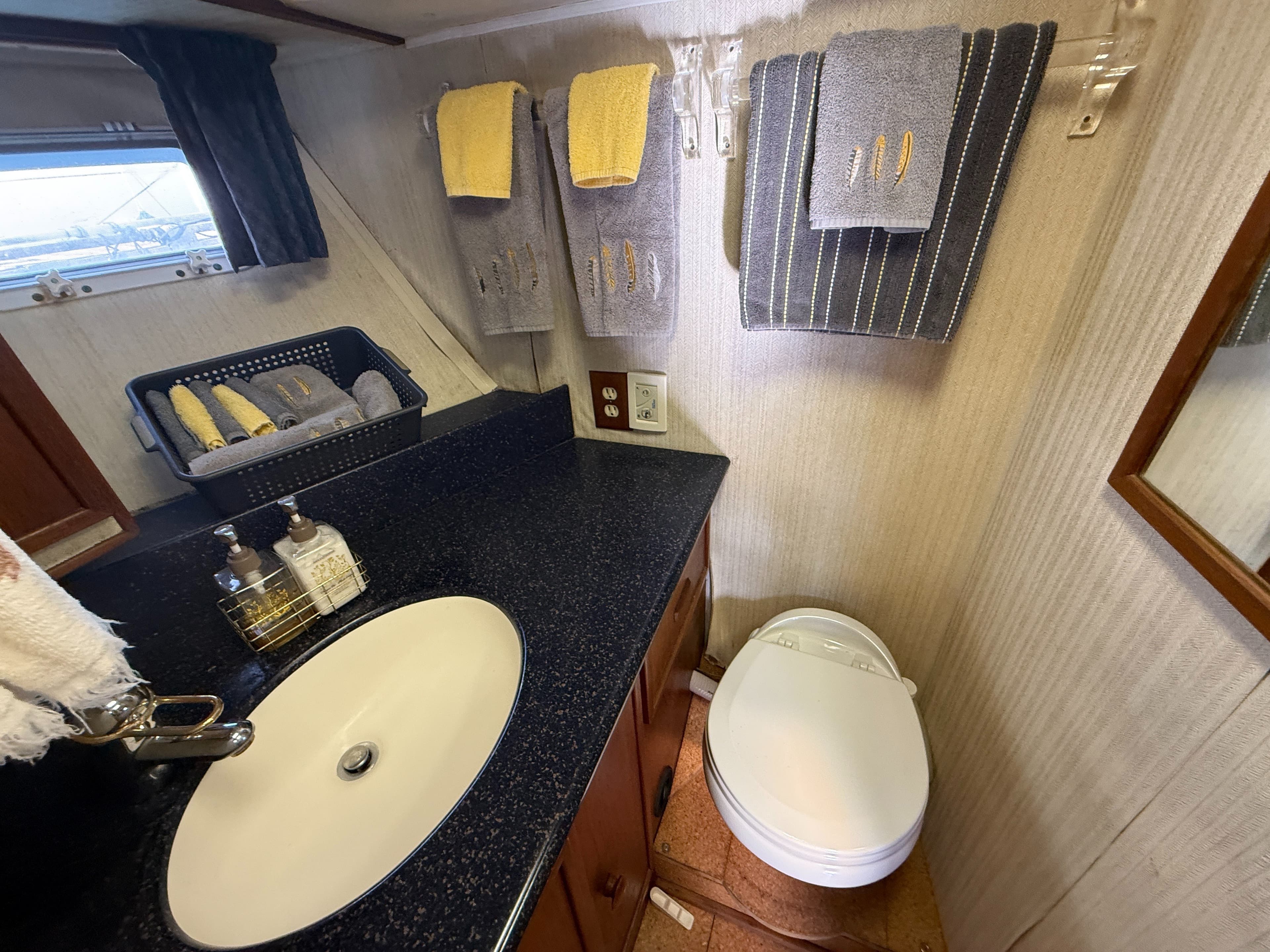 1981 Uniflite 42 Convertible