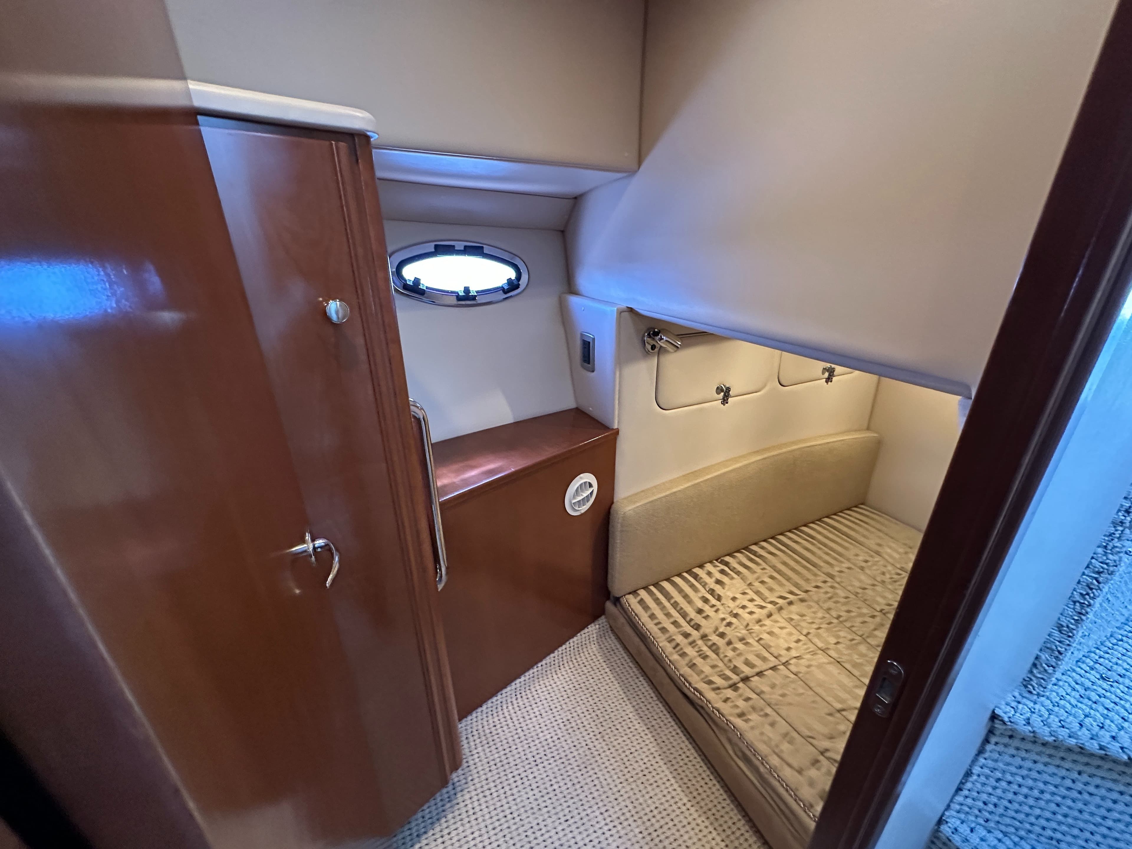2005 Meridian 381