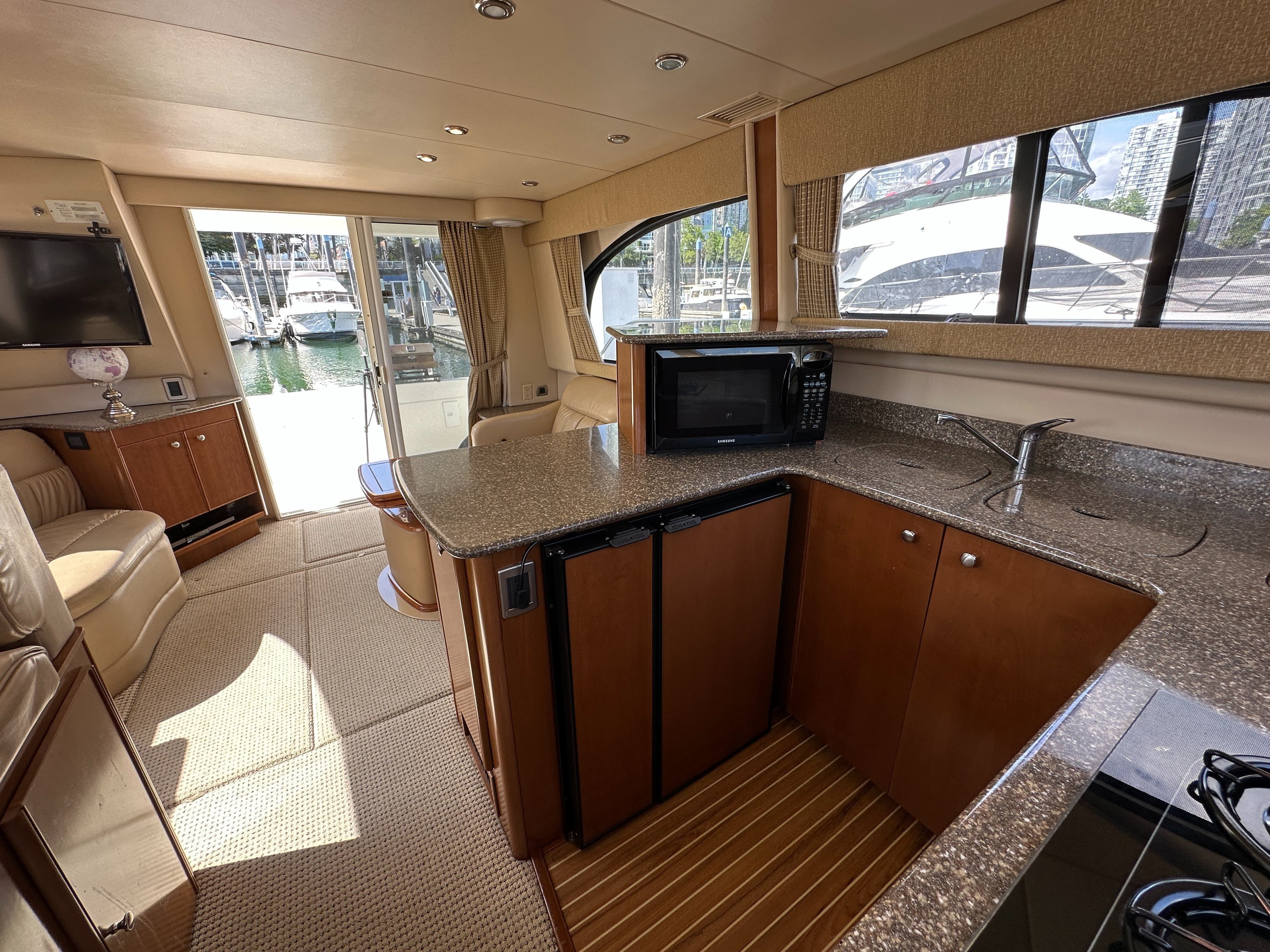 2005 Meridian 381