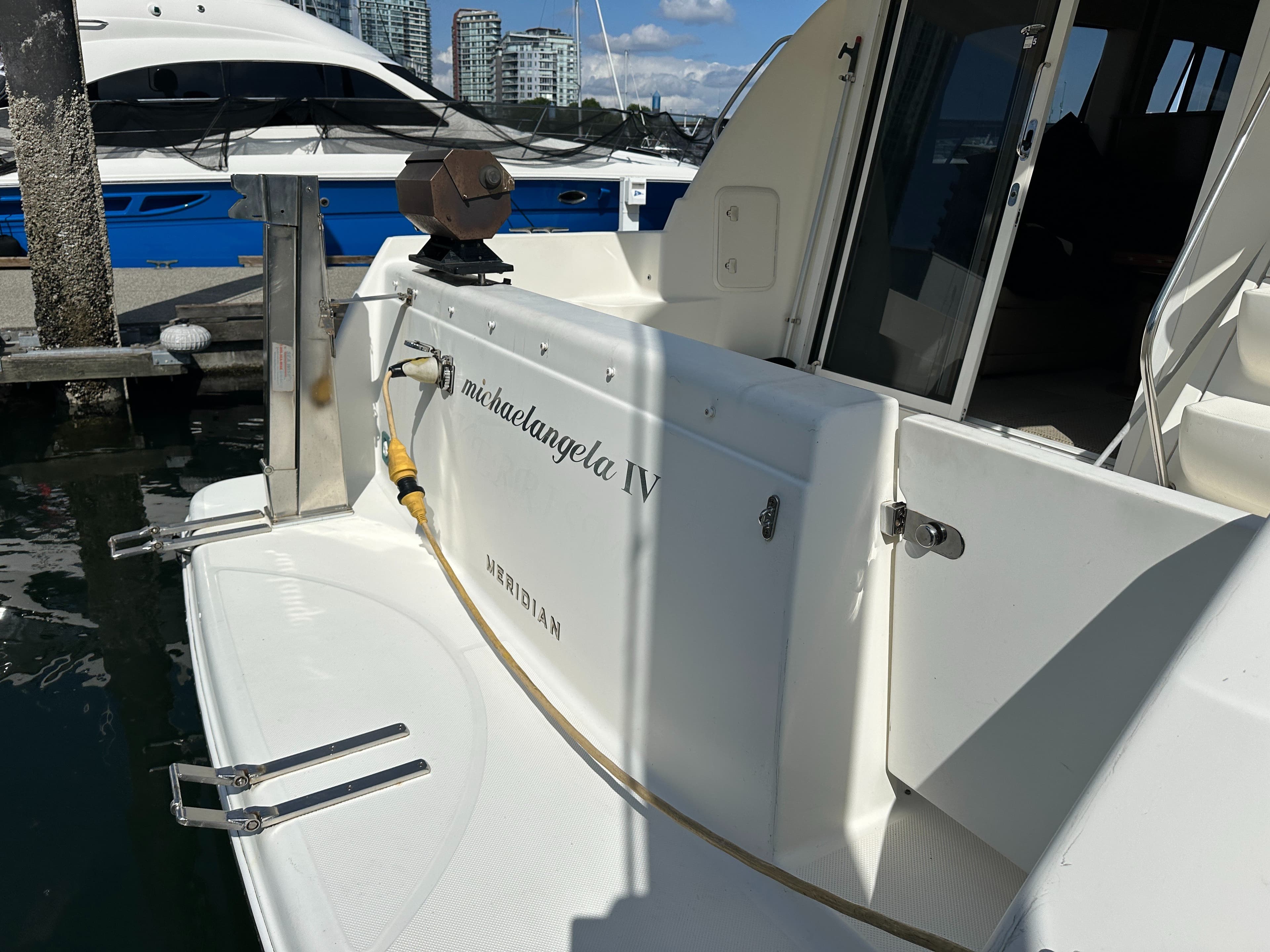 2005 Meridian 381